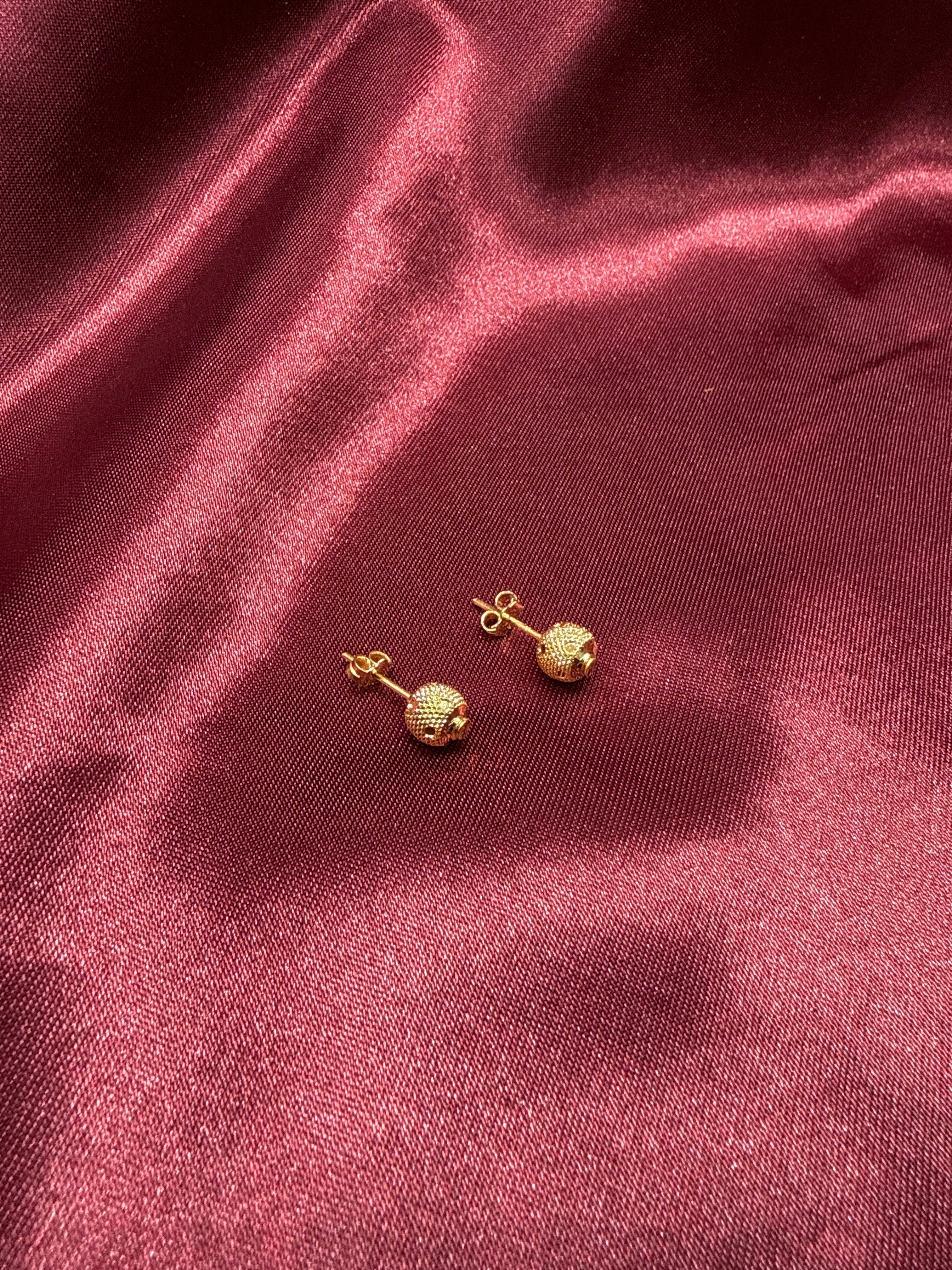 22k Gold Earrings (Stud Type)
