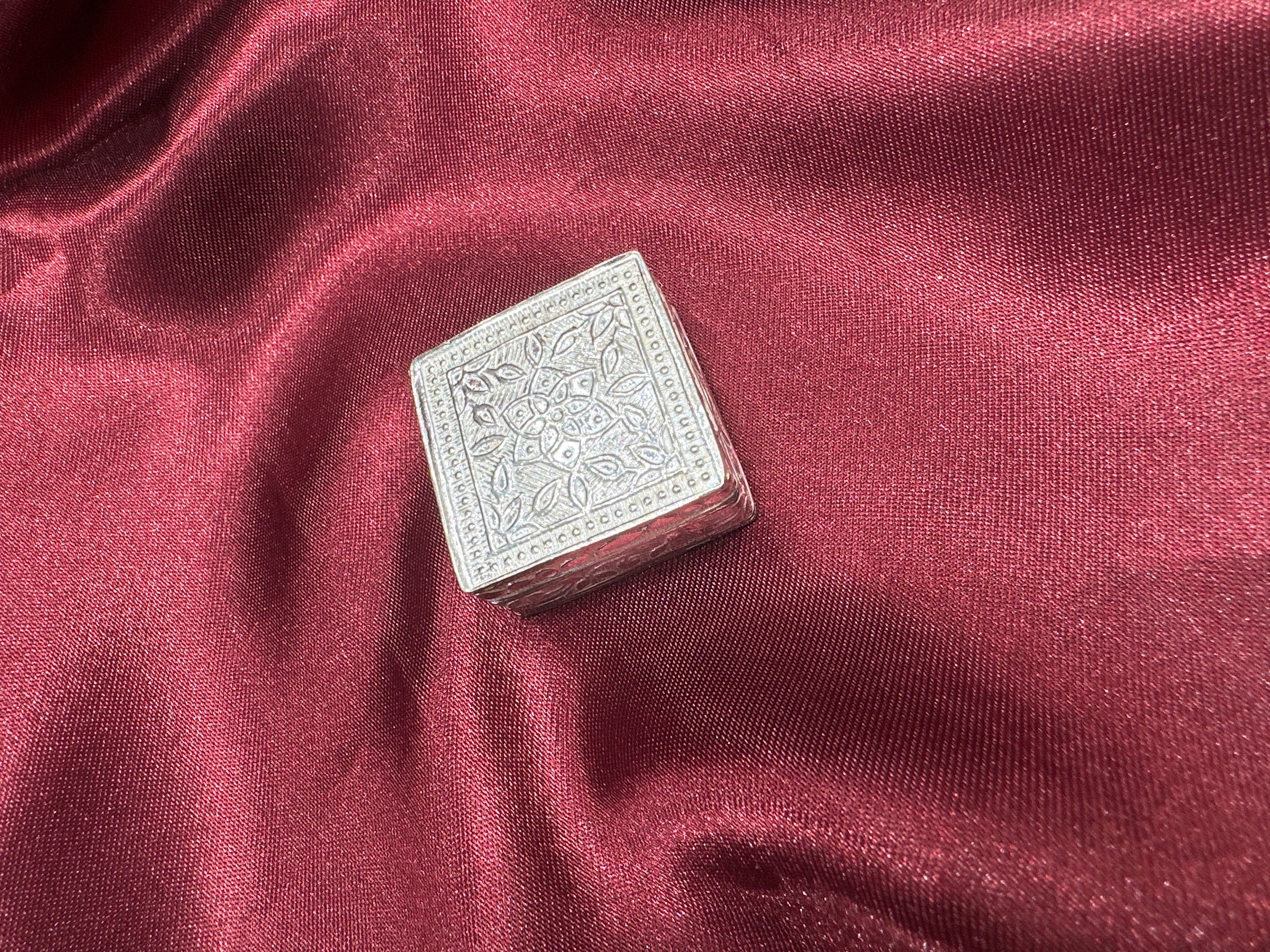 Silver designer box (medium)