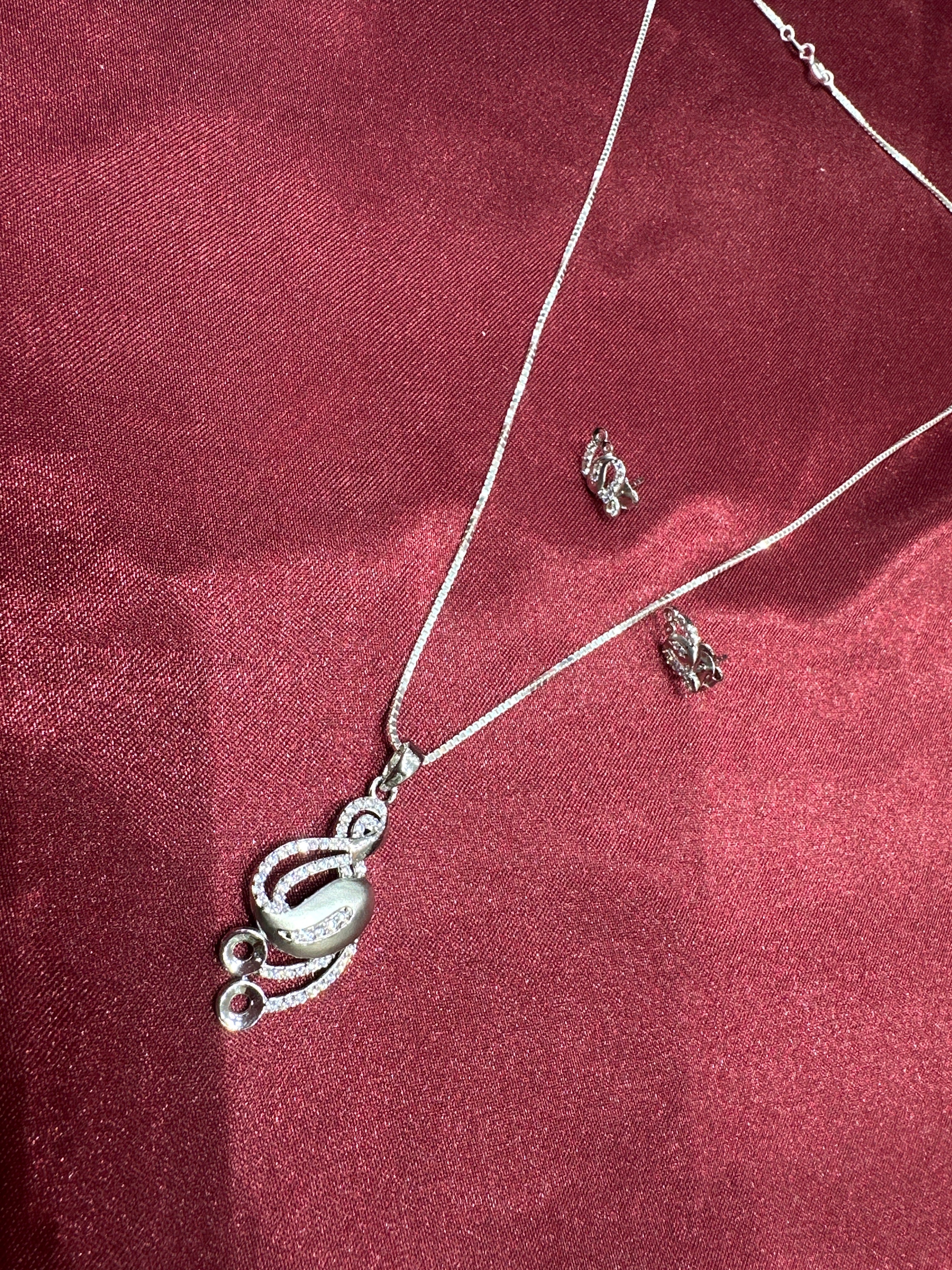 Women’s Fancy Silver pendant set