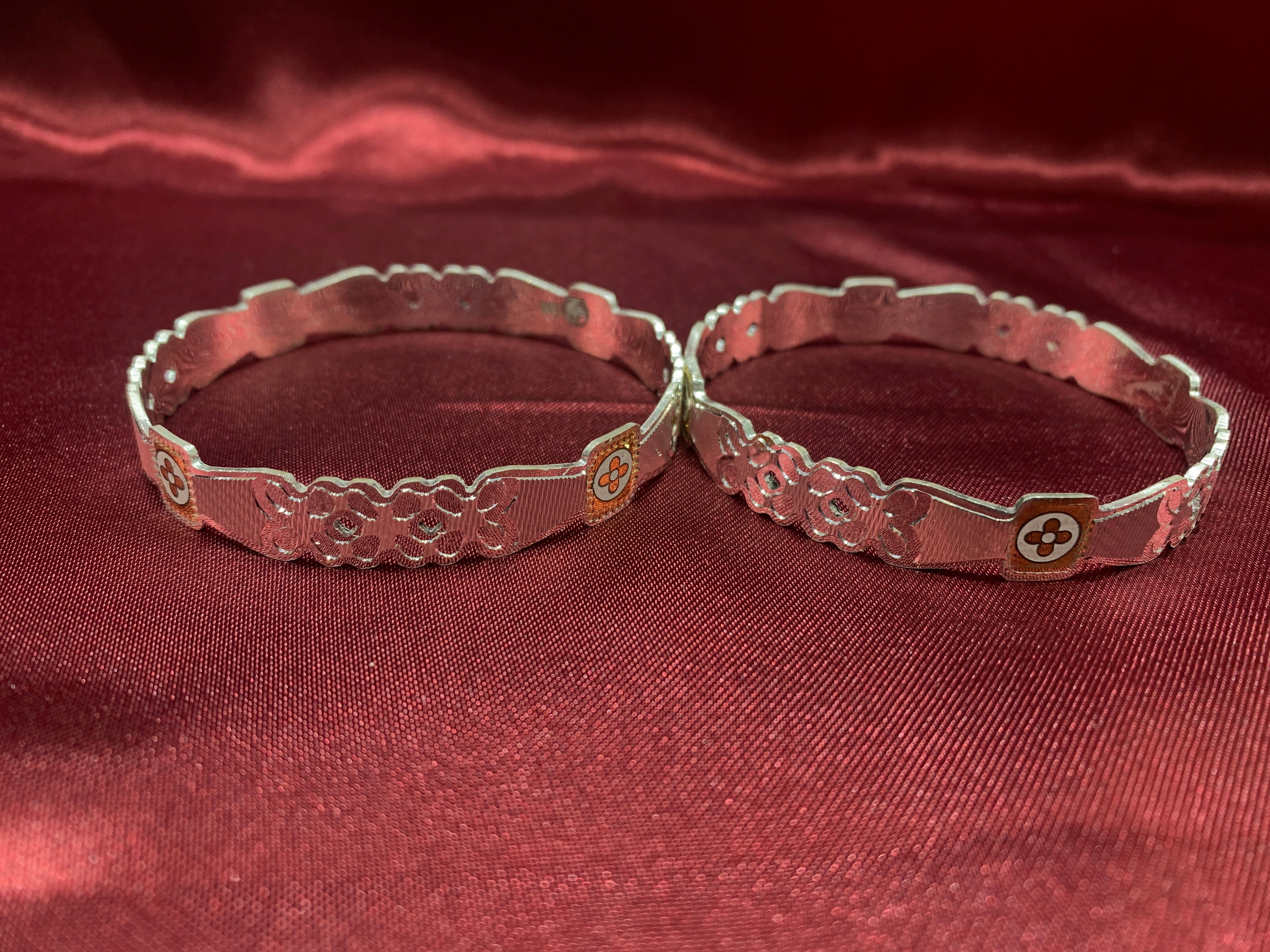 Traditional silver bangles B28