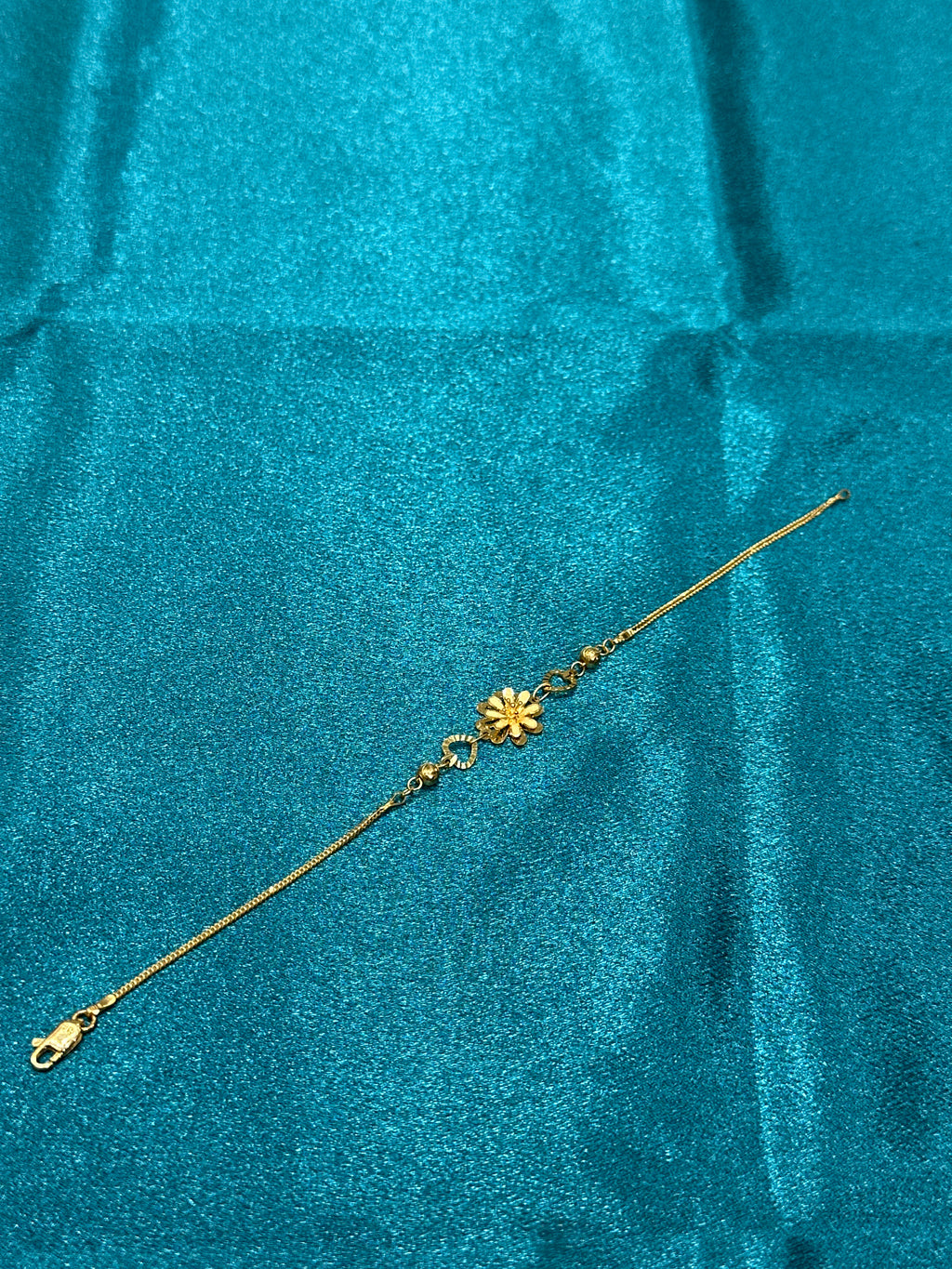 22K Gold Bracelet With Beads & Flower In Centre Design