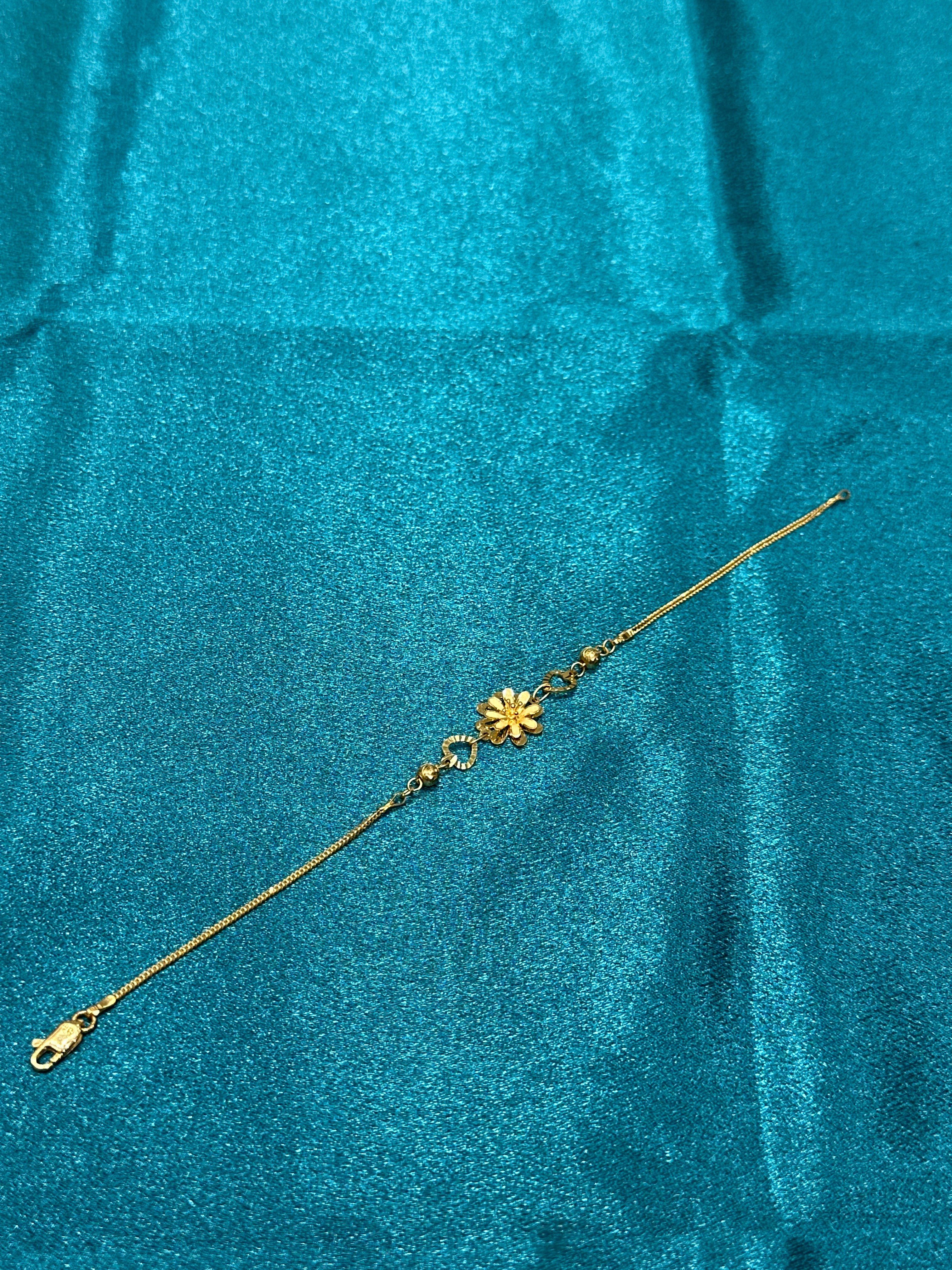 22K Gold Bracelet With Beads & Flower In Centre Design