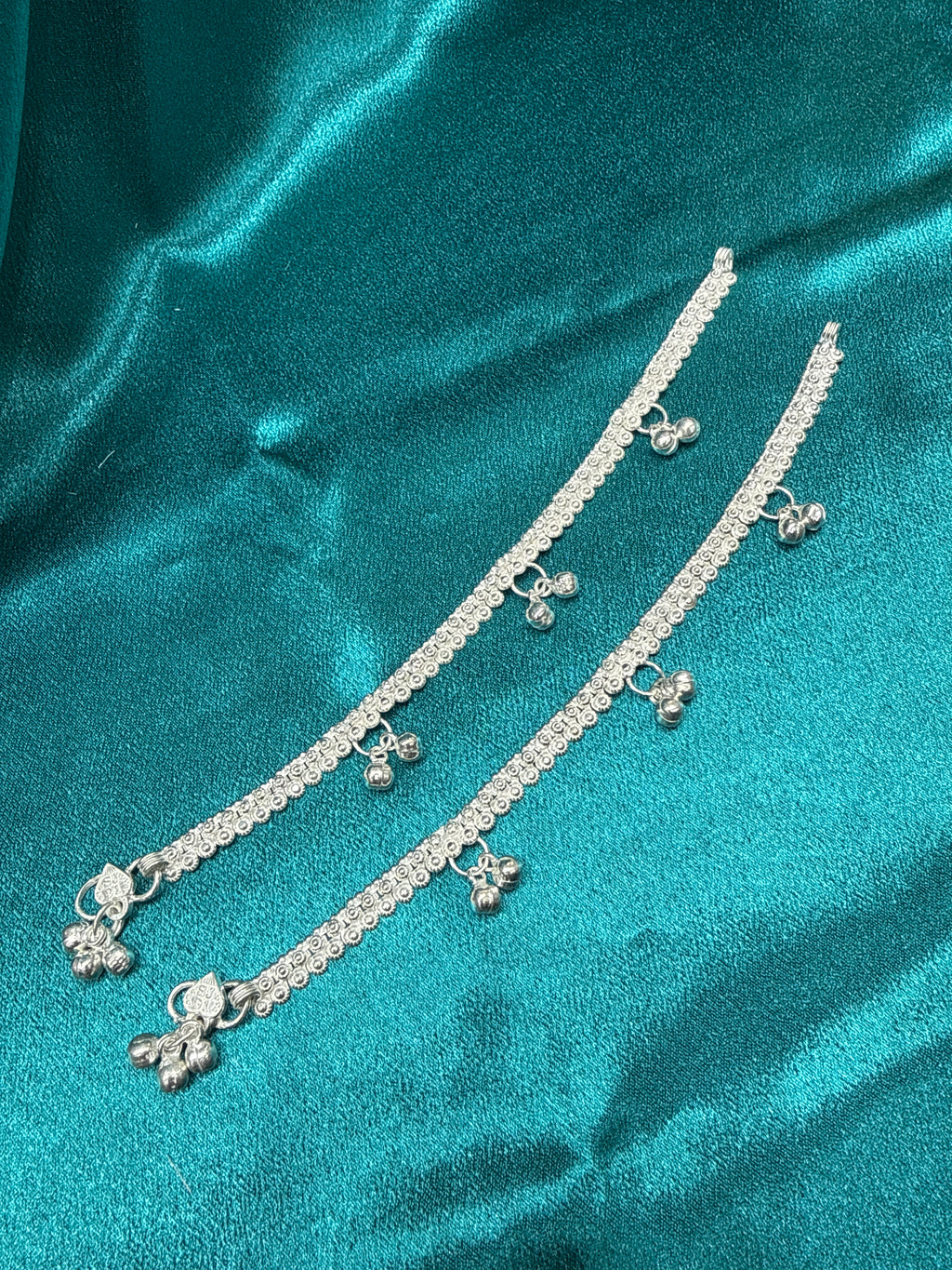 Kids fancy silver anklets (Size: 10-12 year old)