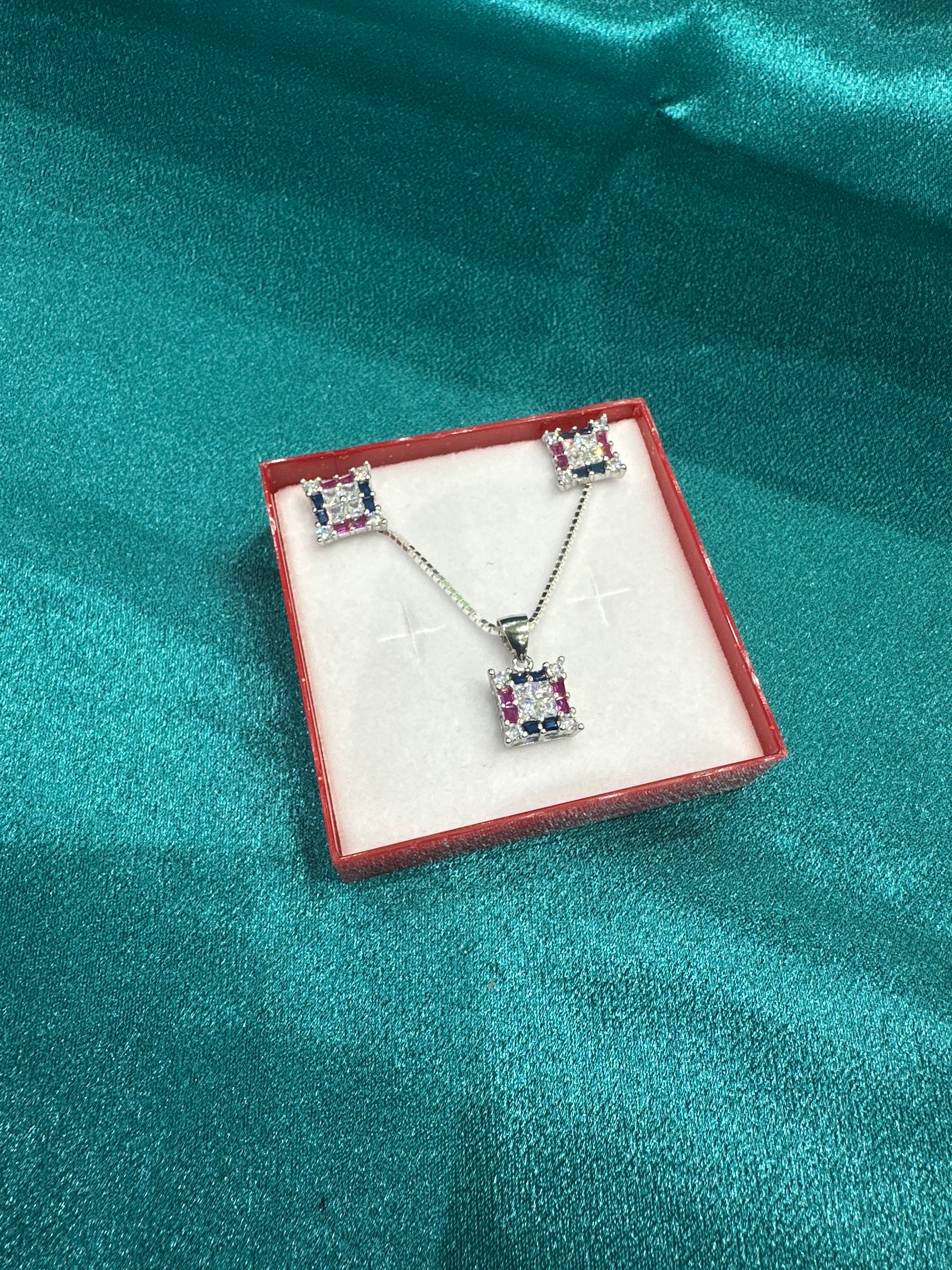 Women’s Fancy Silver pendant set