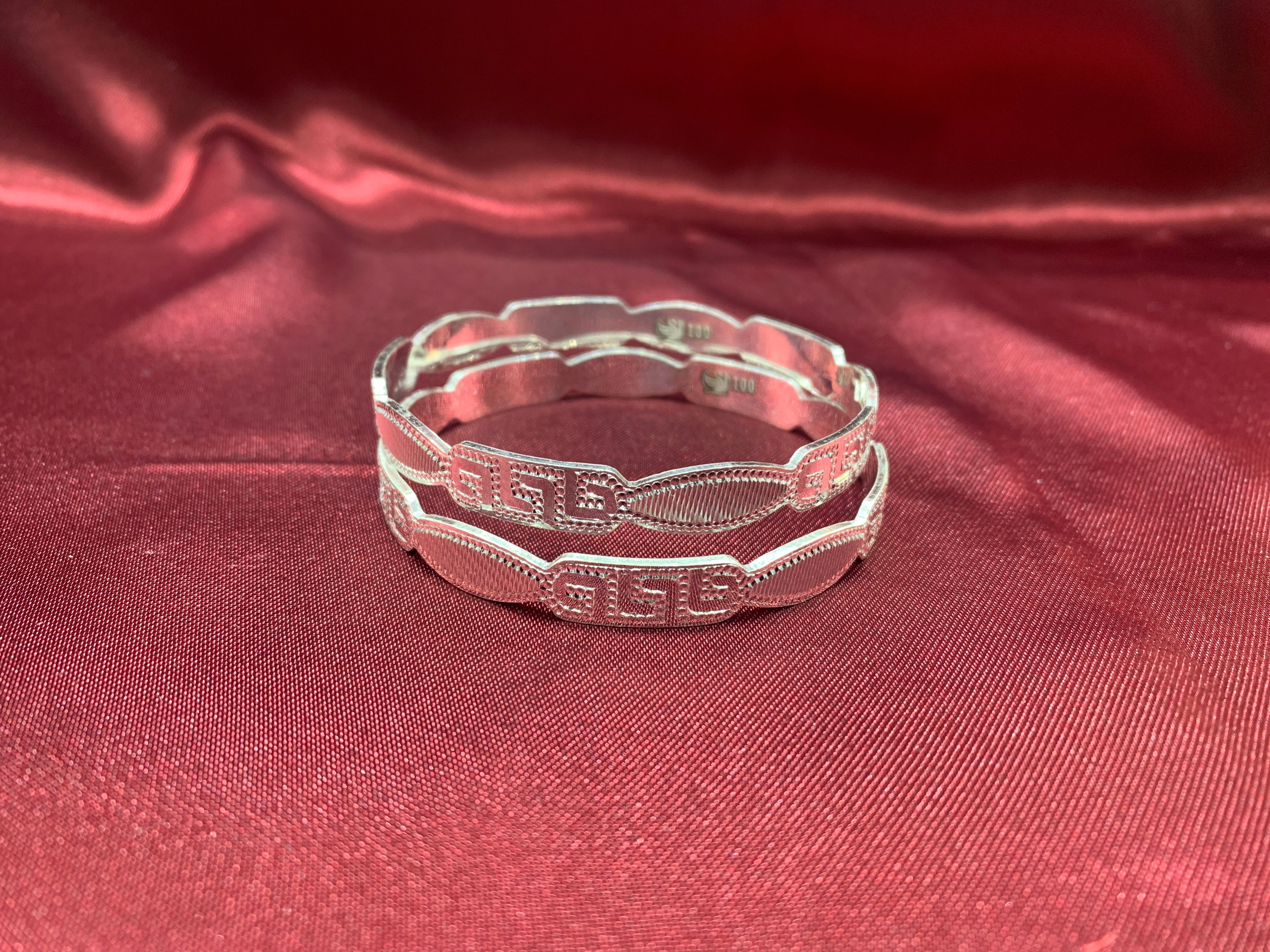 Traditional silver bangles B34