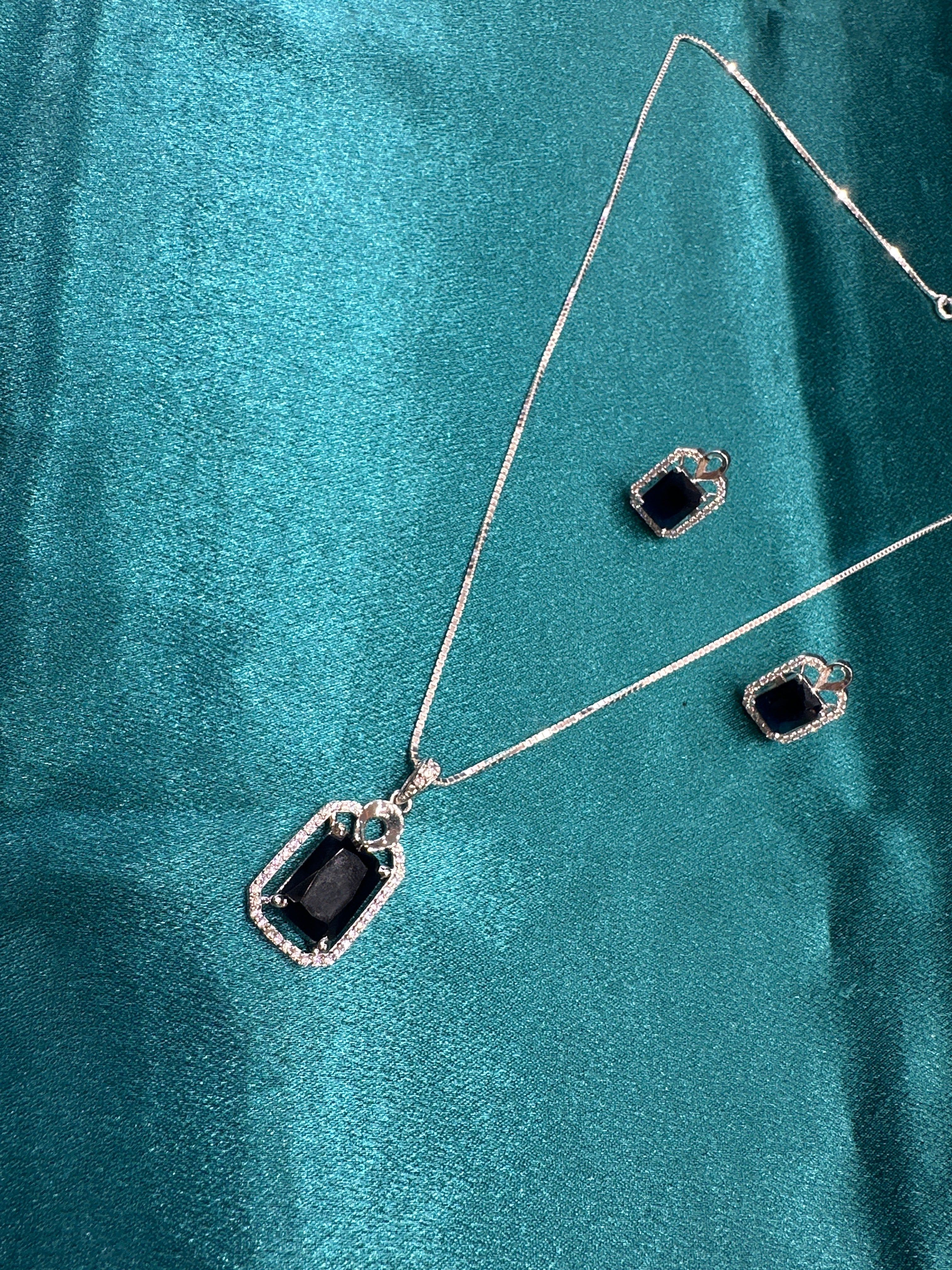 Women’s Fancy Silver pendant set