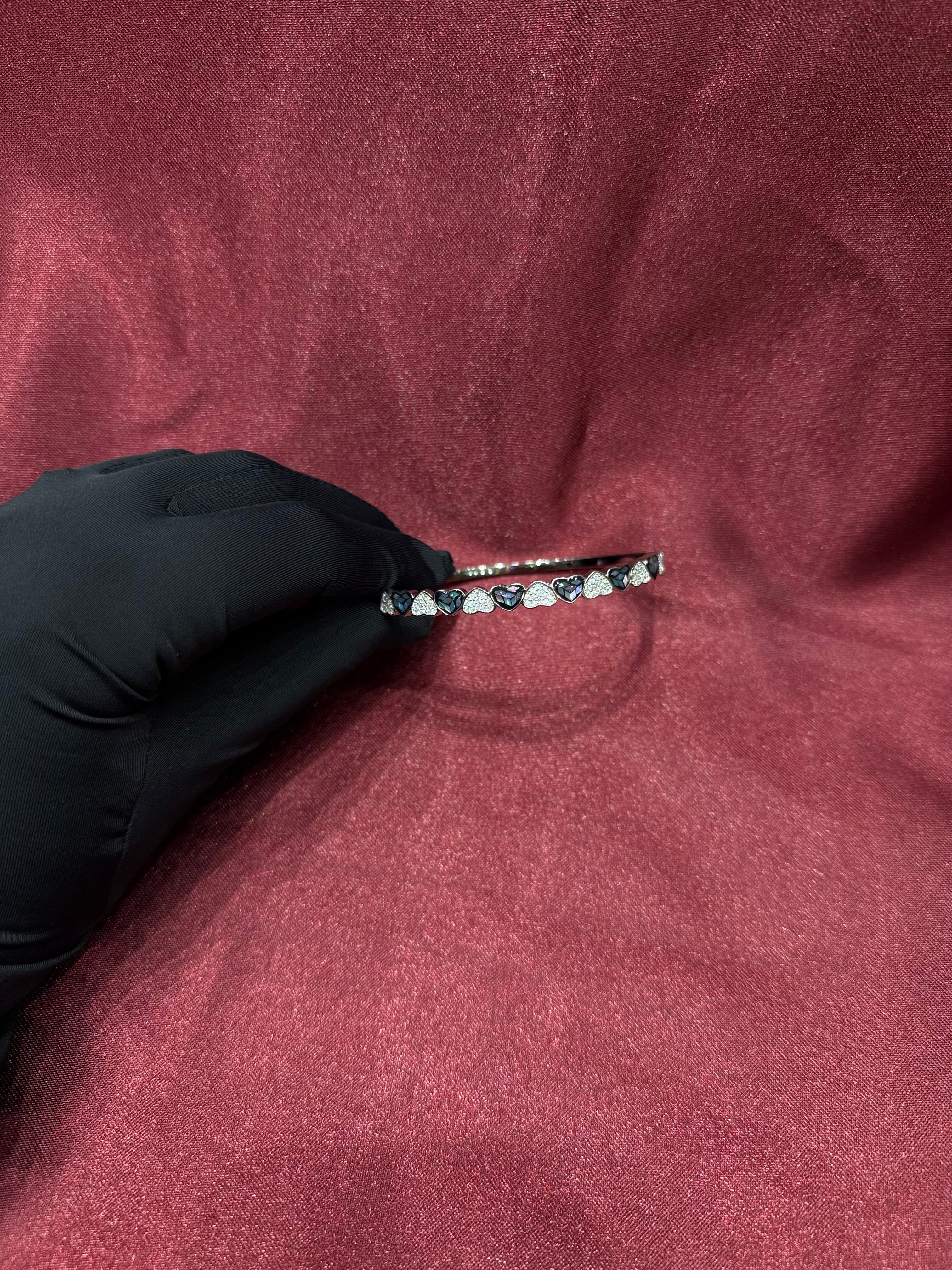 Fancy silver bangle with shimmering hearts