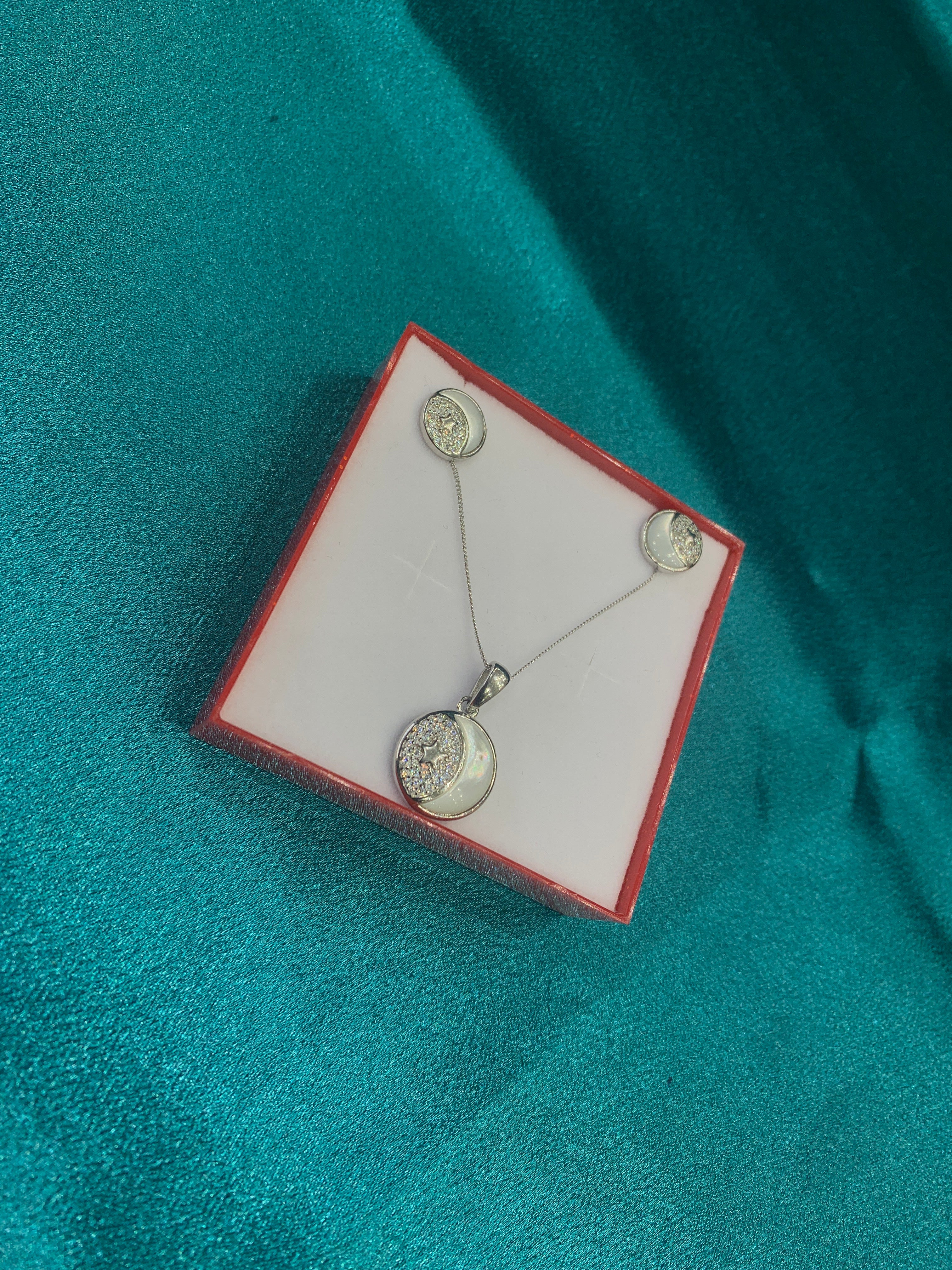 Women’s Fancy Silver pendant set