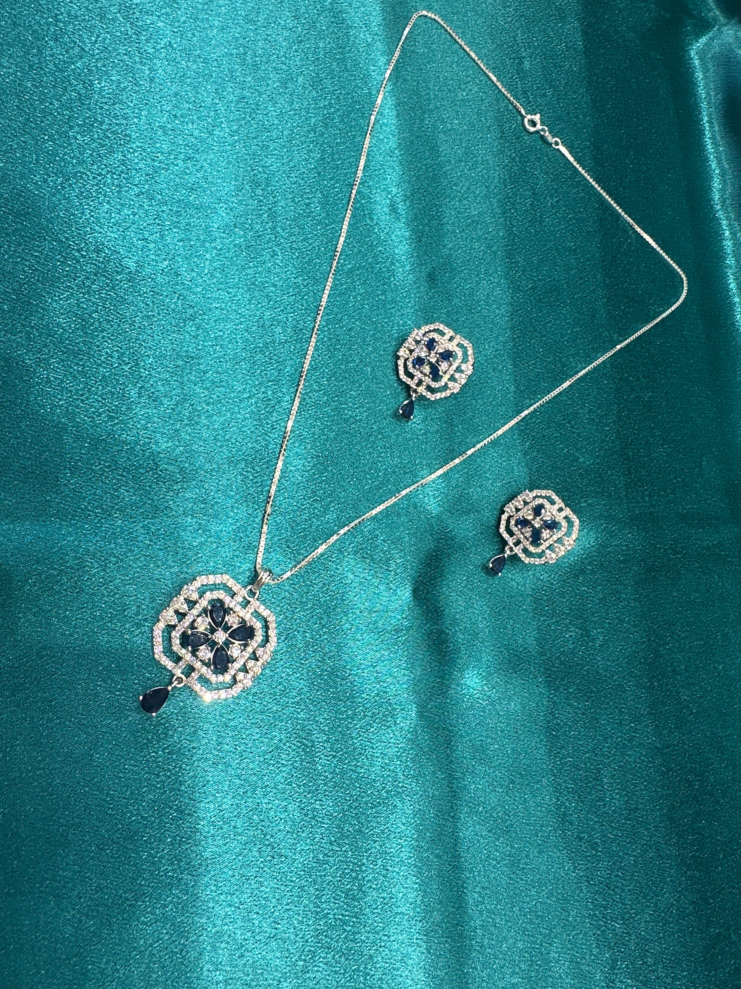 Women’s Fancy Silver pendant set