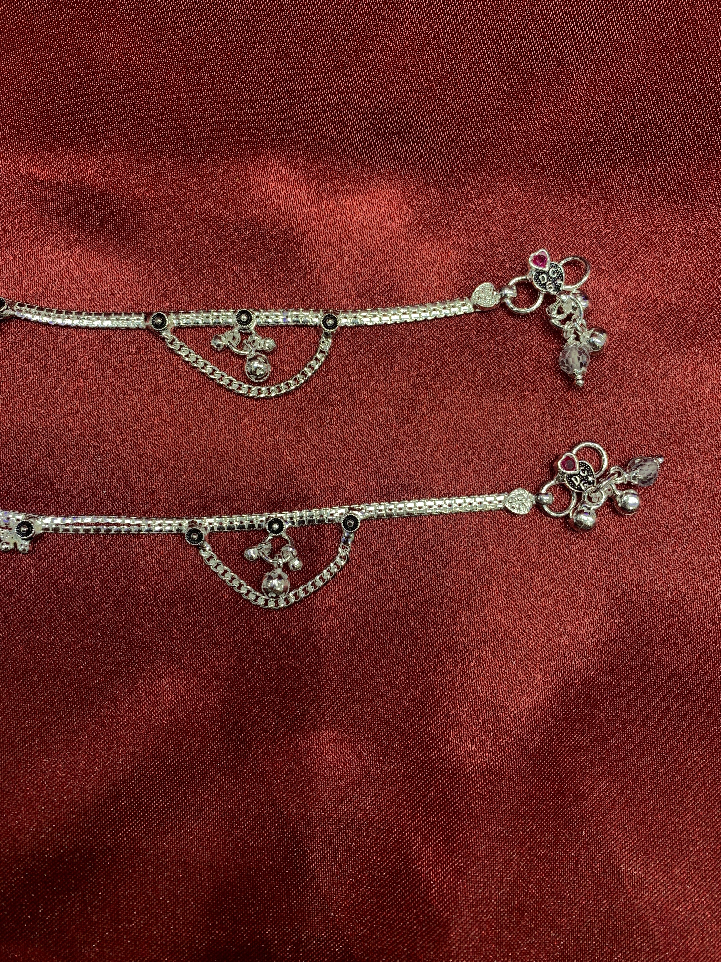 Fancy silver anklets with frill design