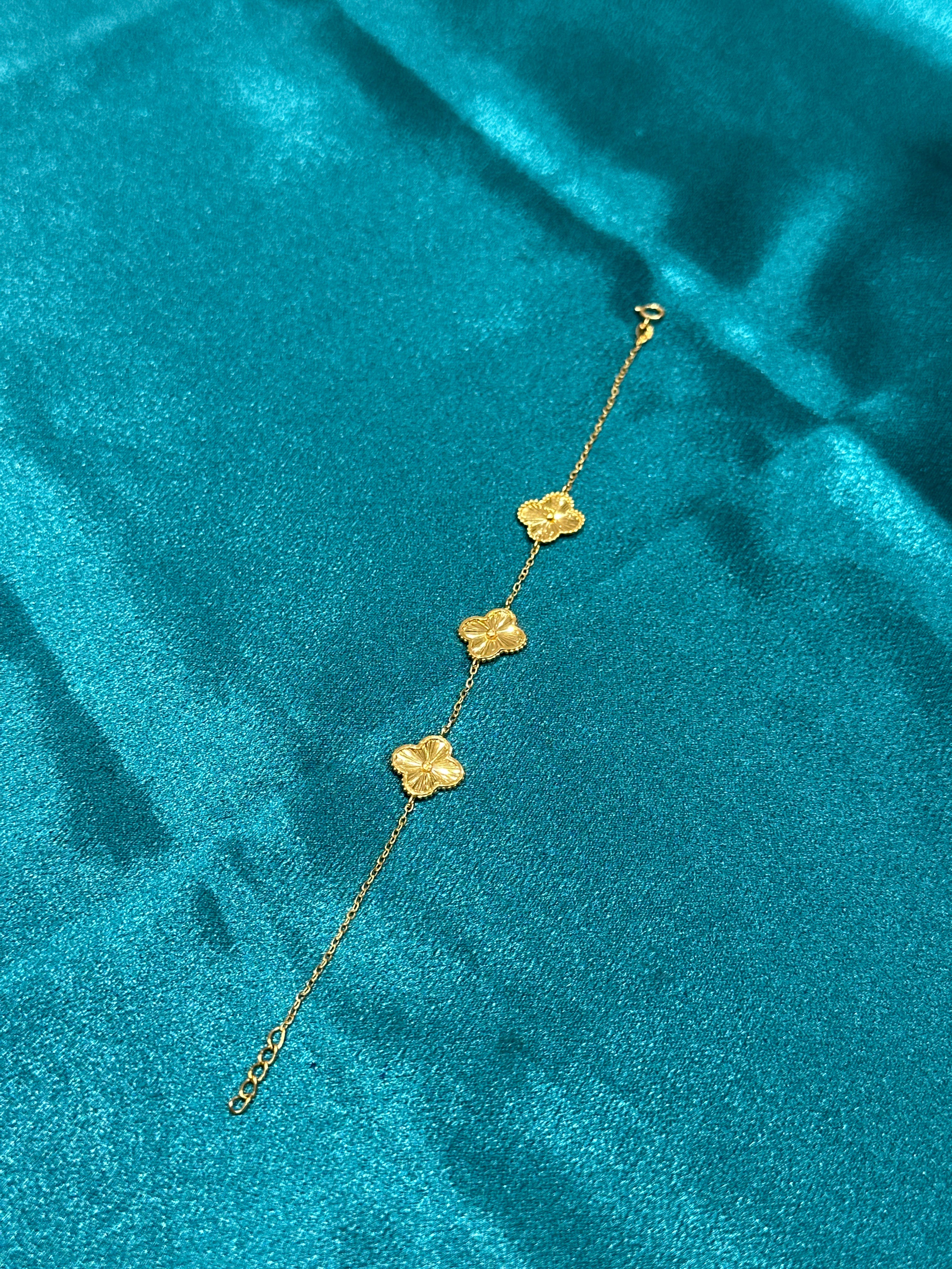 22K Gold Bracelet 3 Clover Design ( Lightweight )