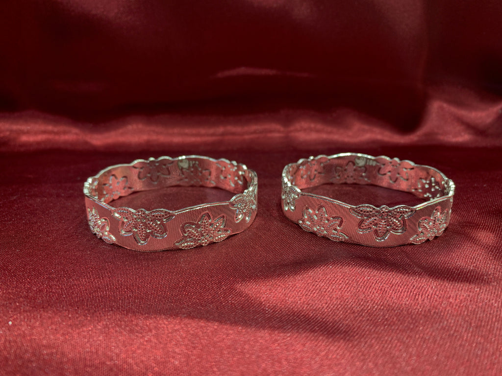 Traditional silver bangles B9