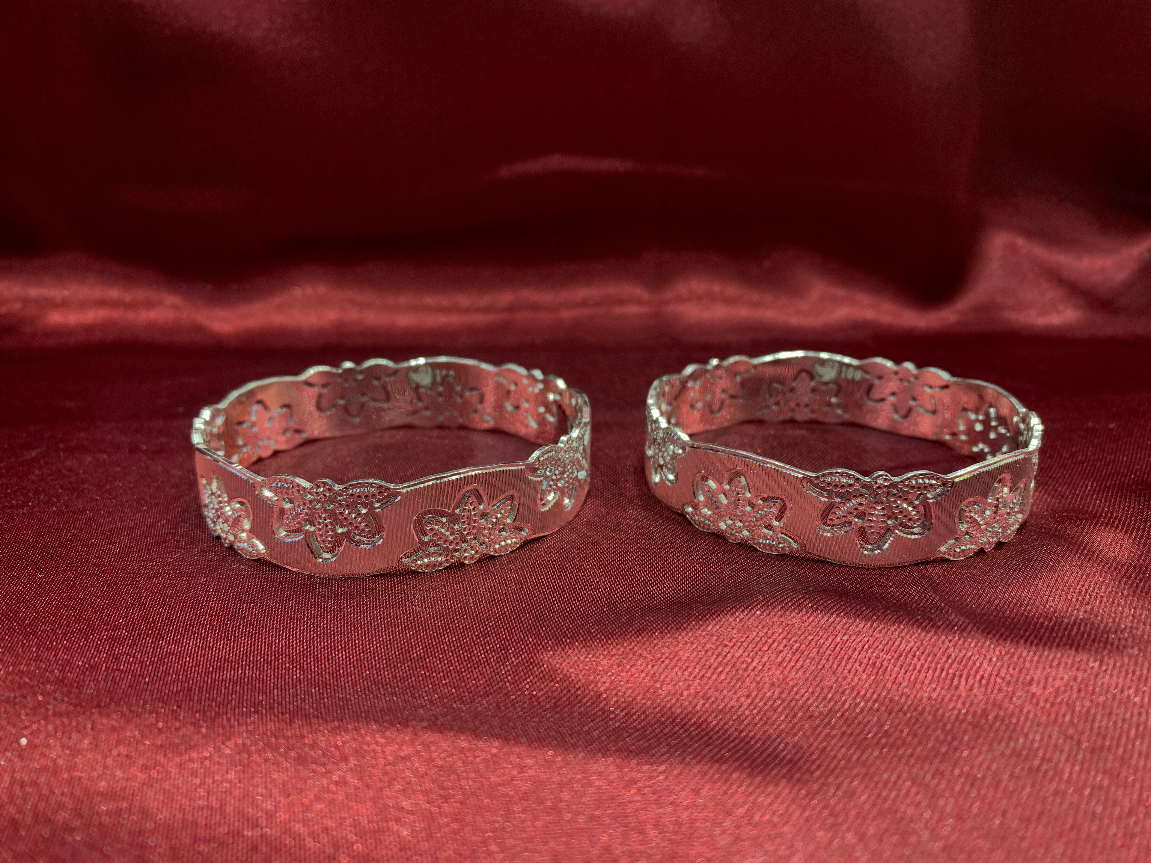 Traditional silver bangles B9