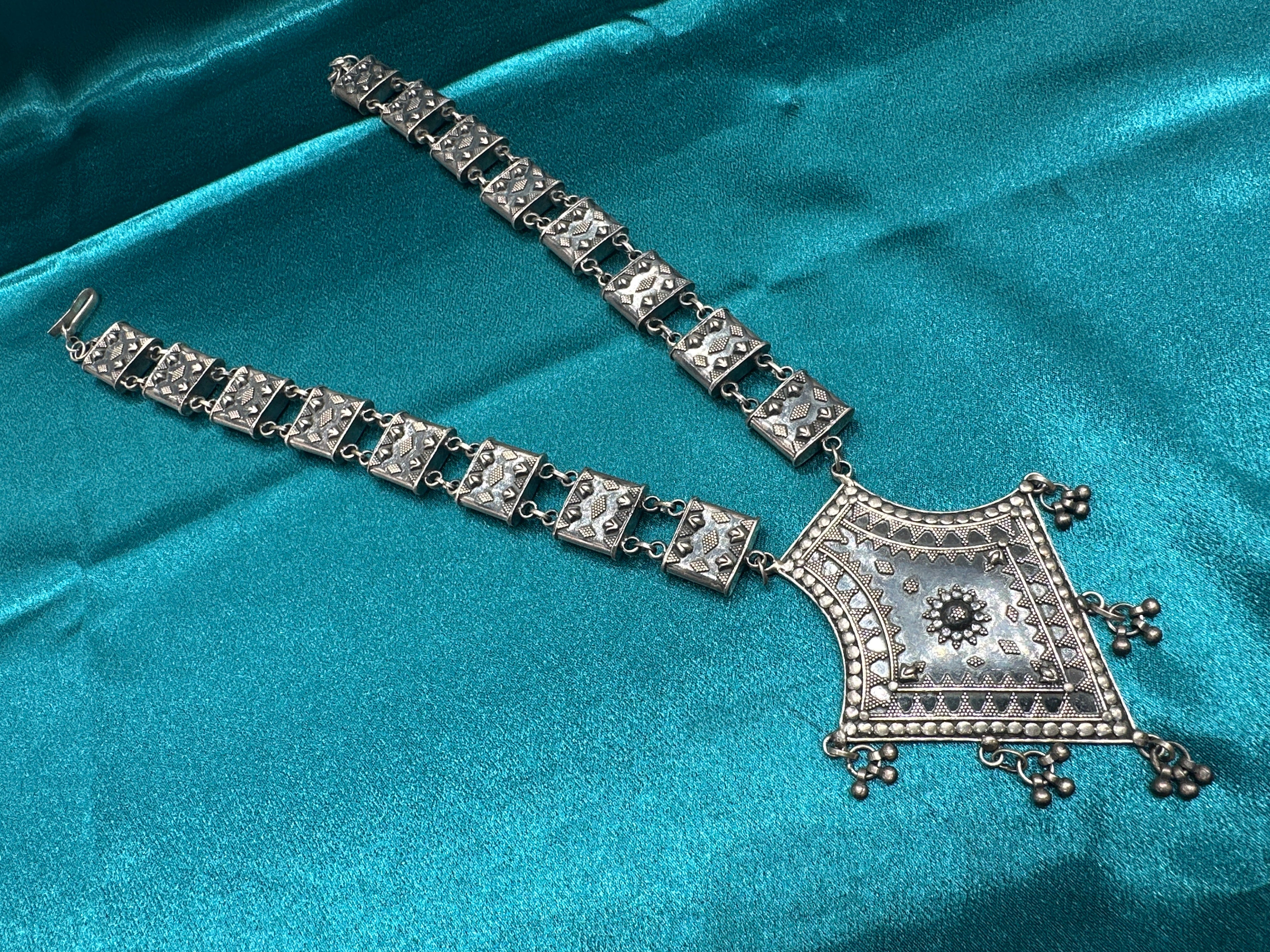 Antique Style Designer Silver necklace