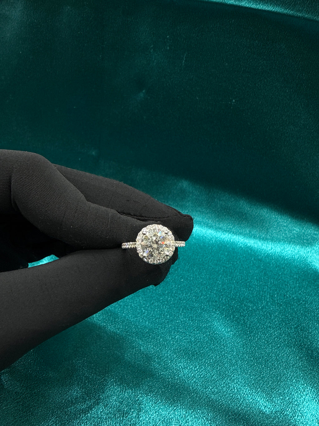 VVS Diamond Round Brilliant Engagement Ring (2 carat)