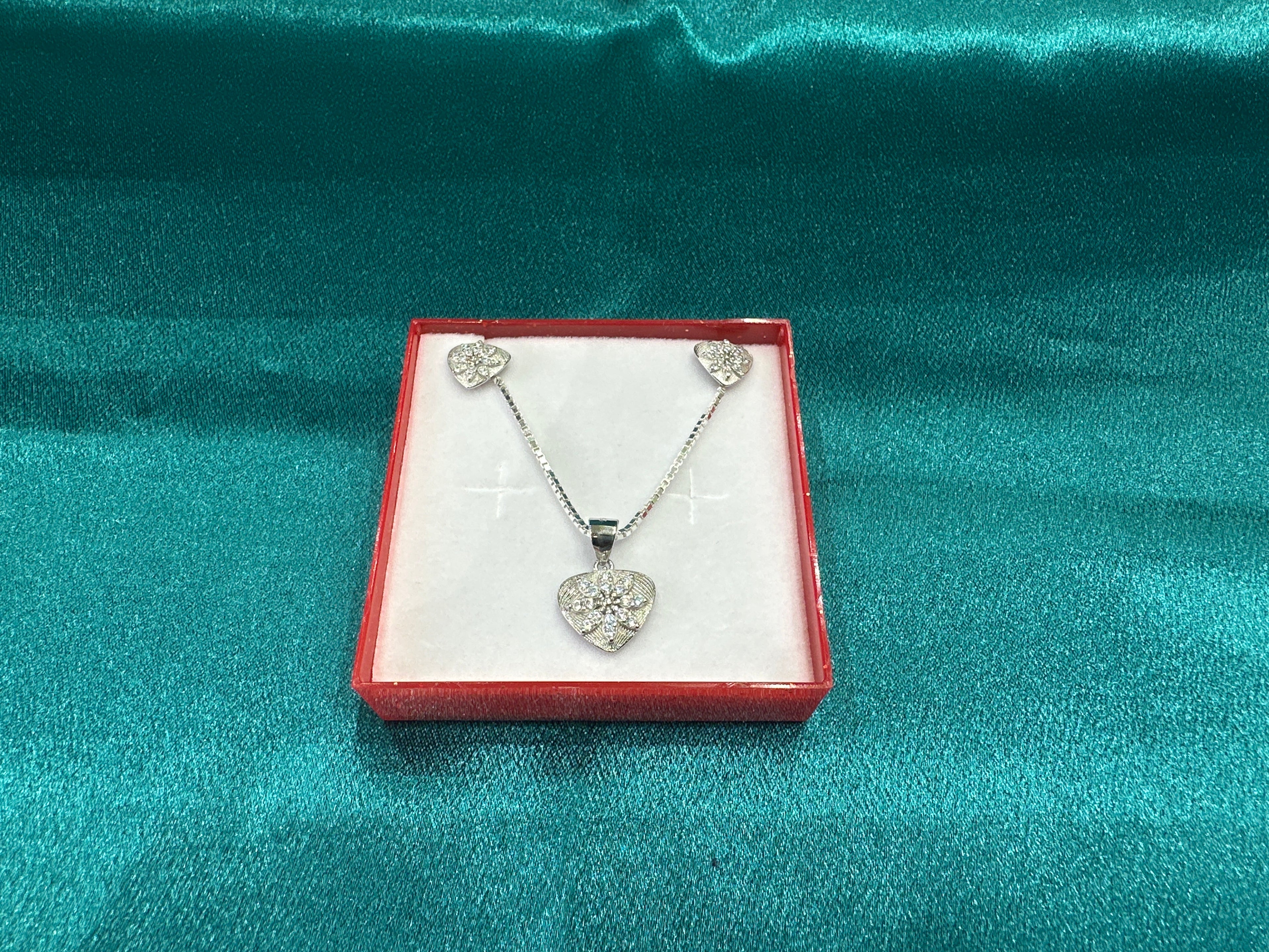 Women’s Fancy Silver pendant set