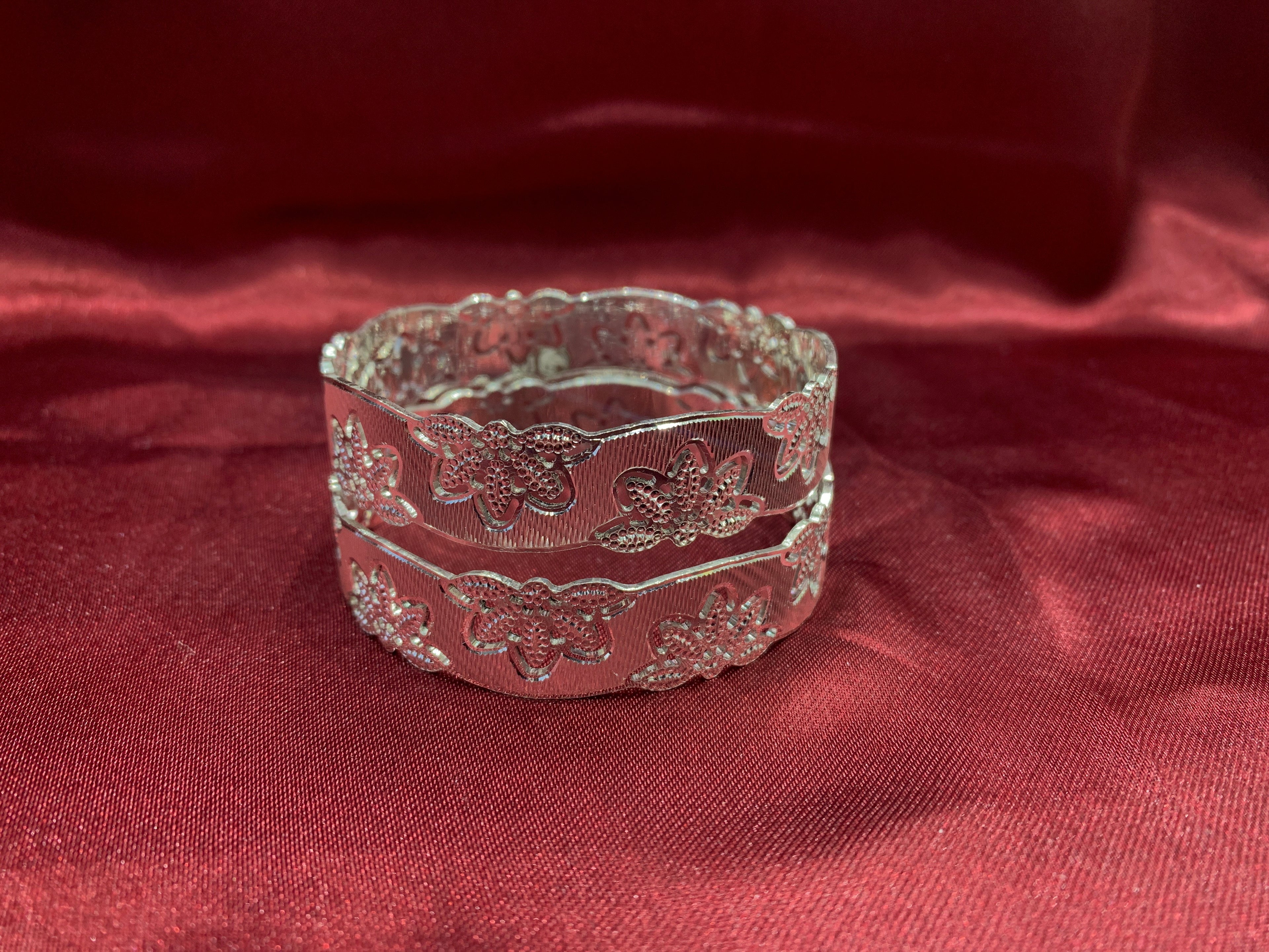 Traditional silver bangles B9