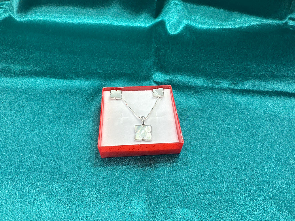 Women’s Fancy Silver pendant set