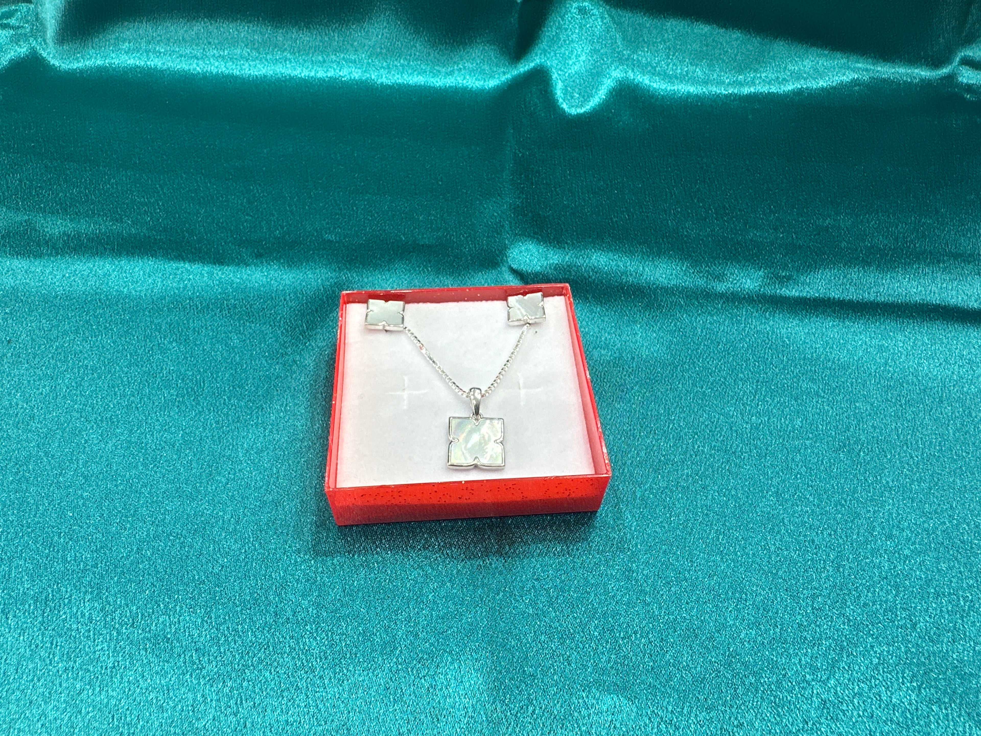 Women’s Fancy Silver pendant set