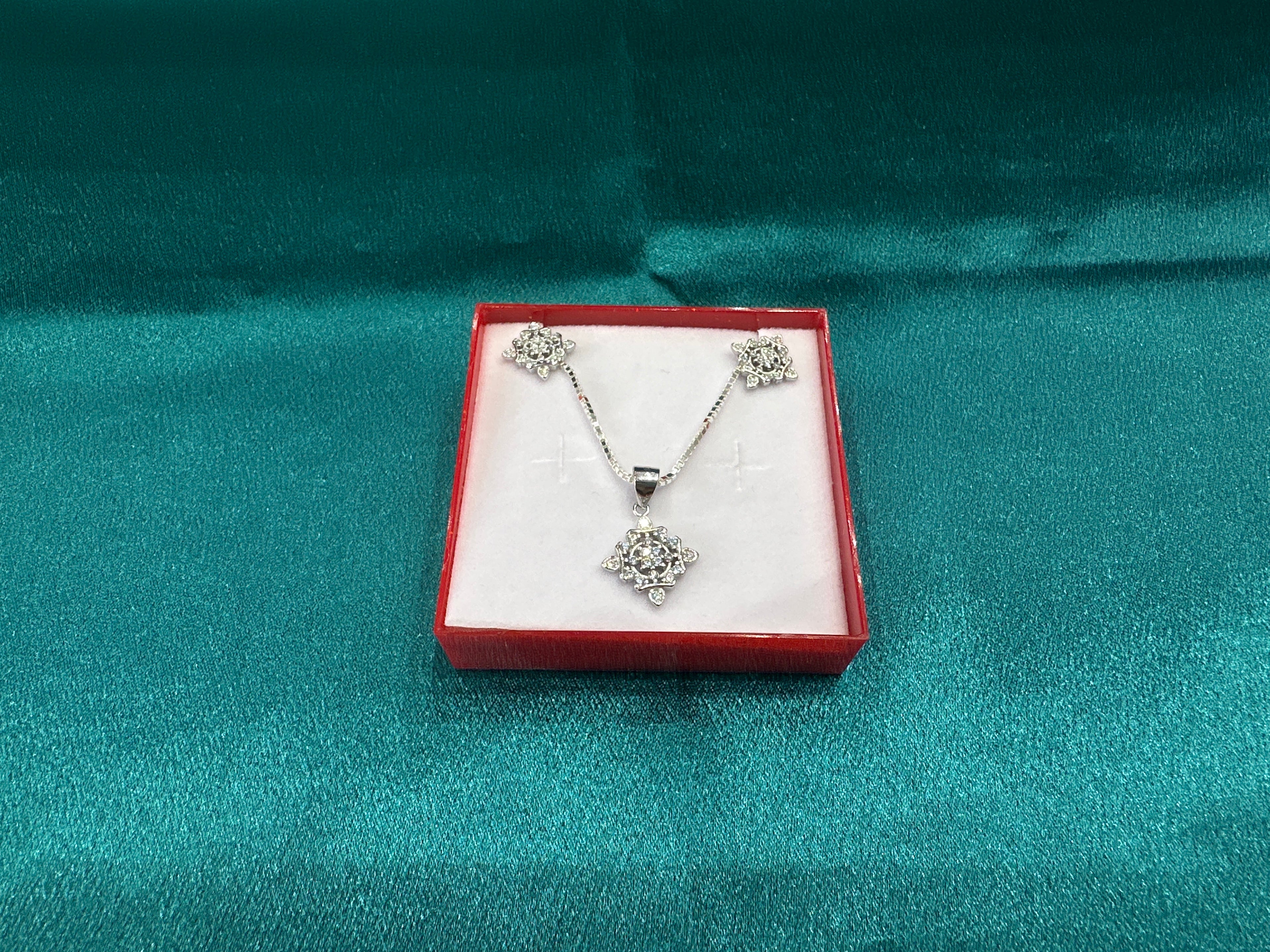 Women’s Fancy Silver pendant set