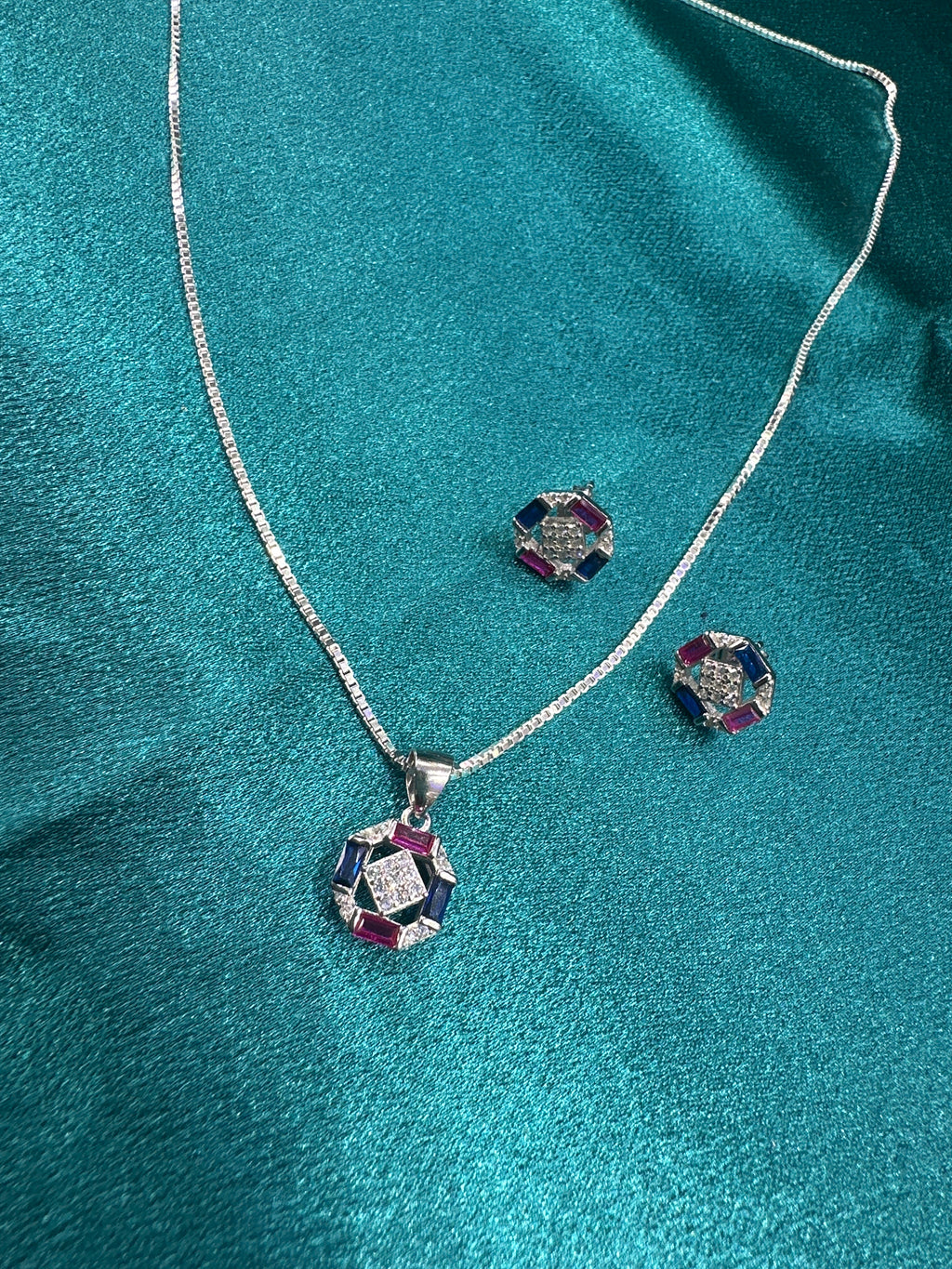 Women’s Fancy Silver pendant set