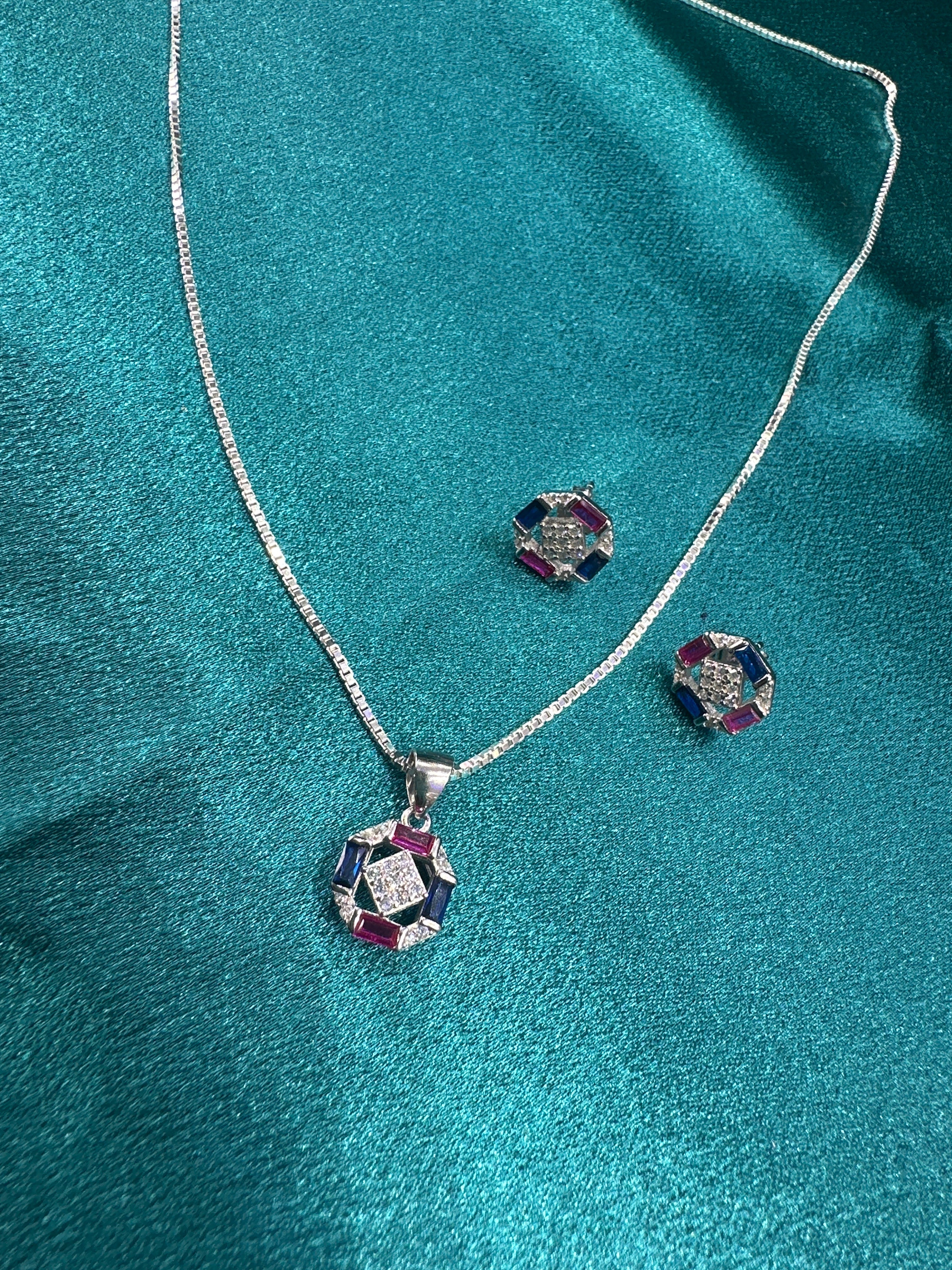 Women’s Fancy Silver pendant set