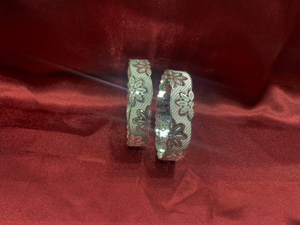 Traditional silver bangles B9