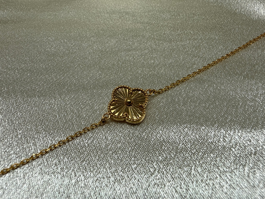 22k Gold Bracelet With Single Large Clover