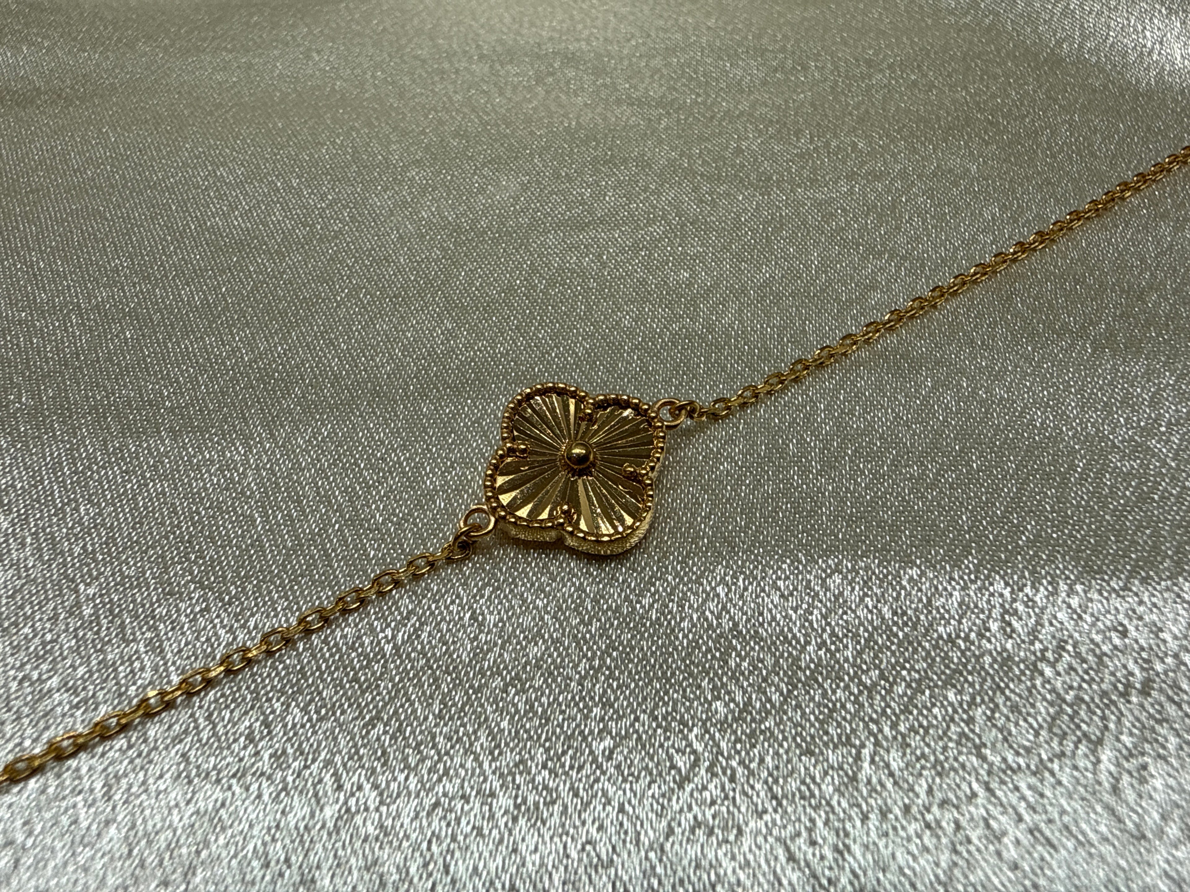 22k Gold Bracelet With Single Large Clover