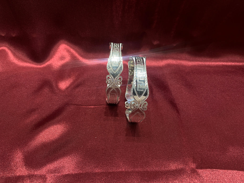 Traditional silver bangles B24
