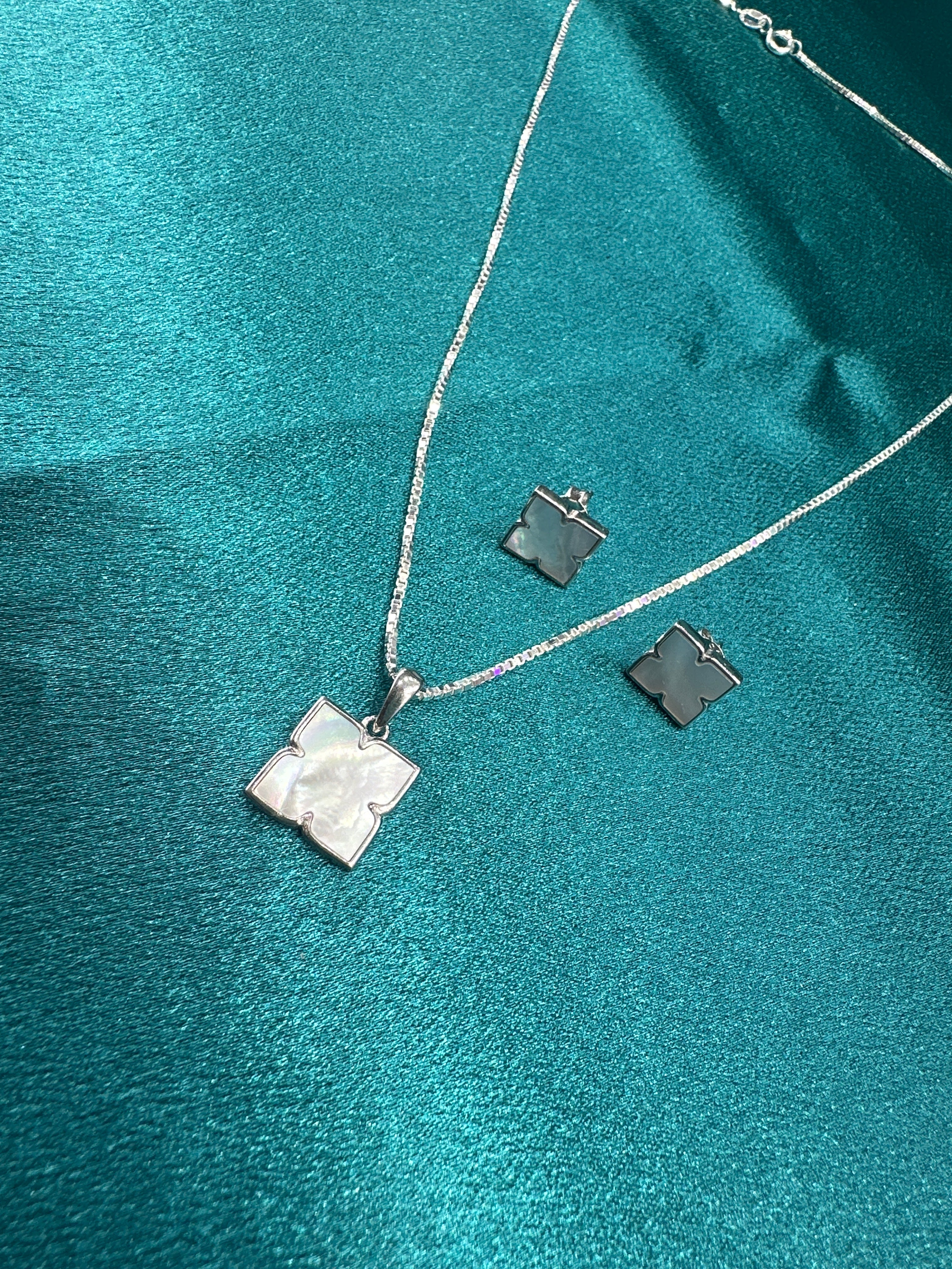 Women’s Fancy Silver pendant set