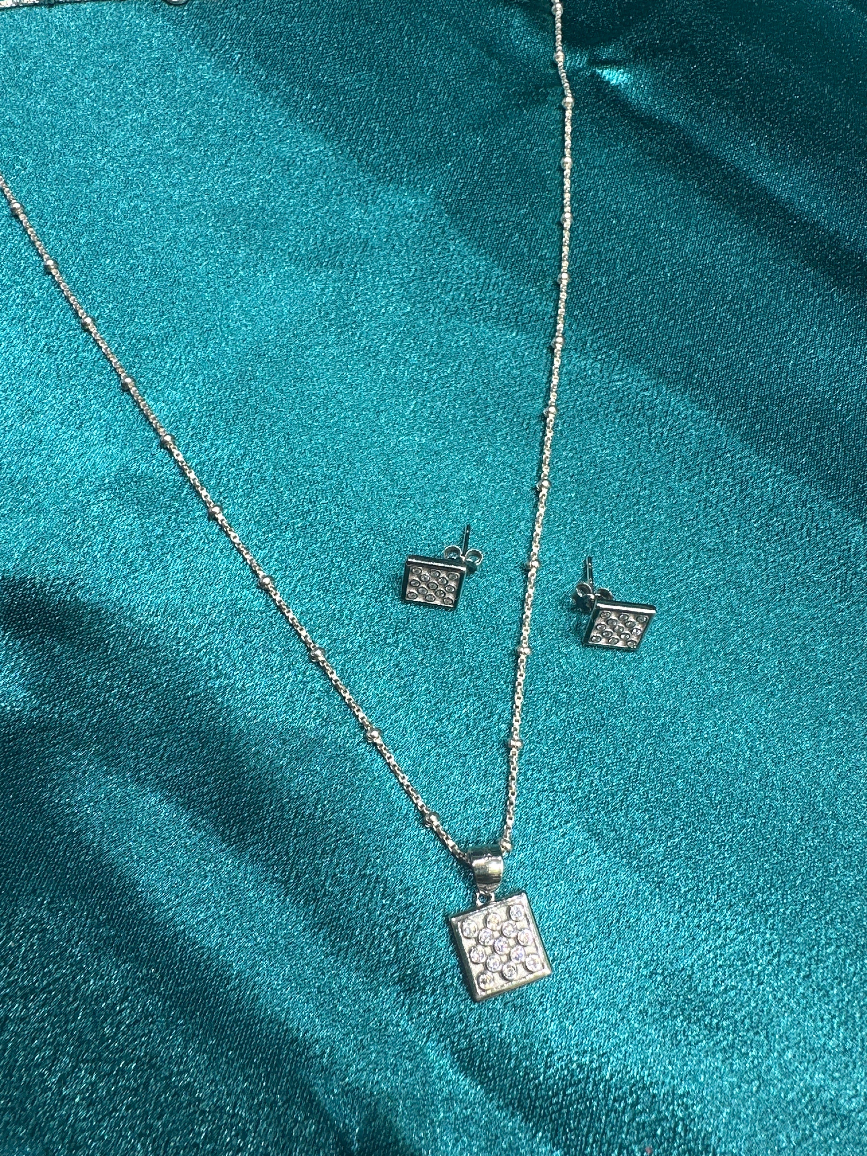 Women’s Fancy Silver pendant set