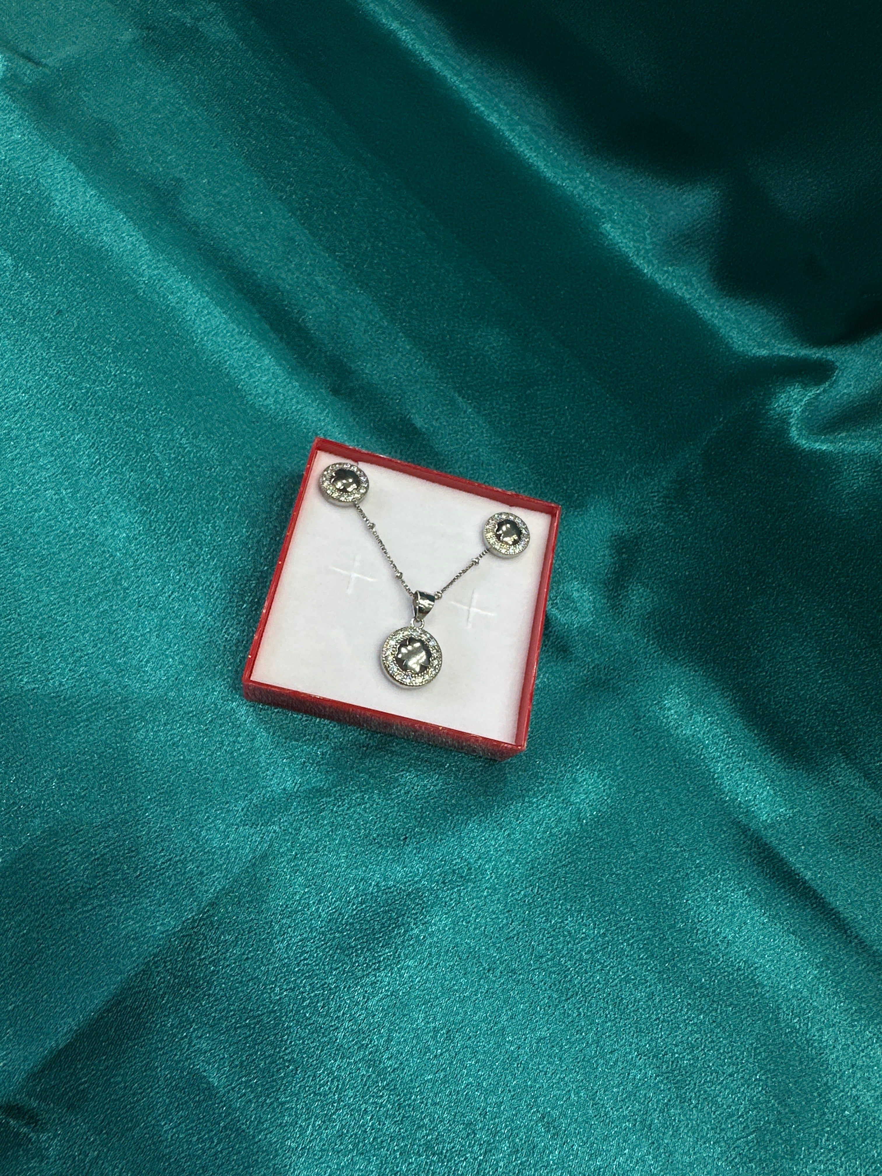 Women’s Fancy Silver pendant set