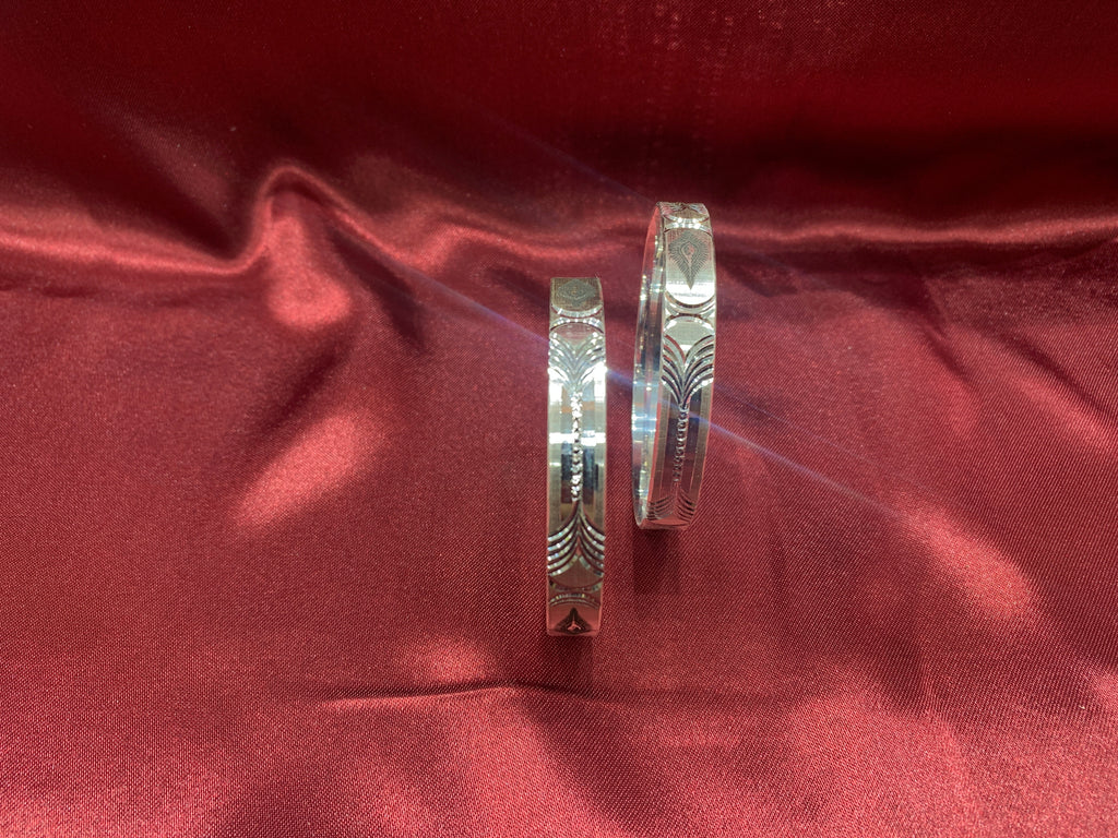 Traditional silver bangles B31