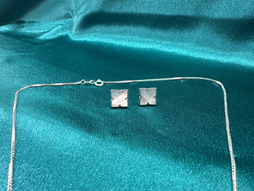 Women’s Fancy Silver pendant set
