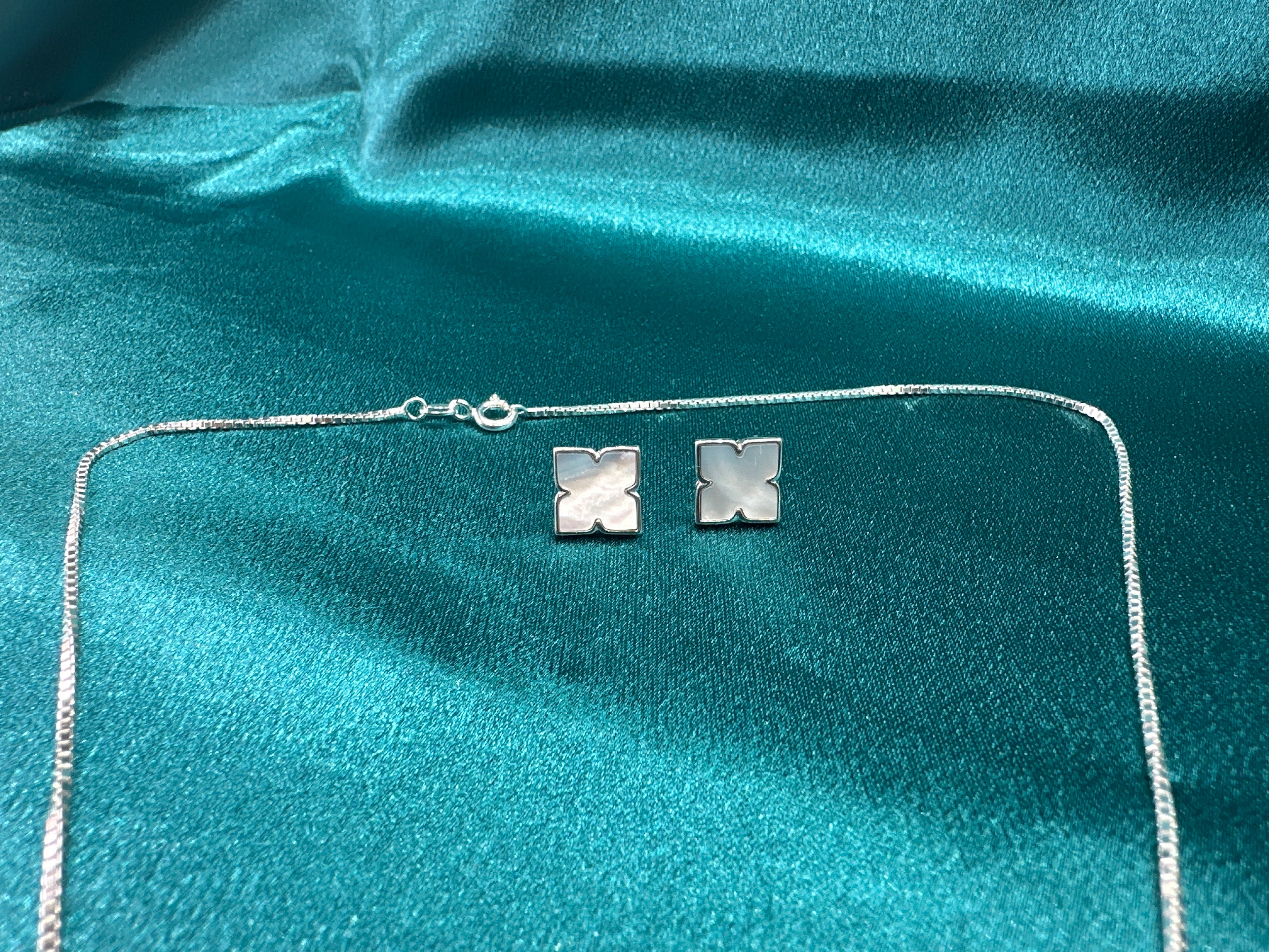 Women’s Fancy Silver pendant set