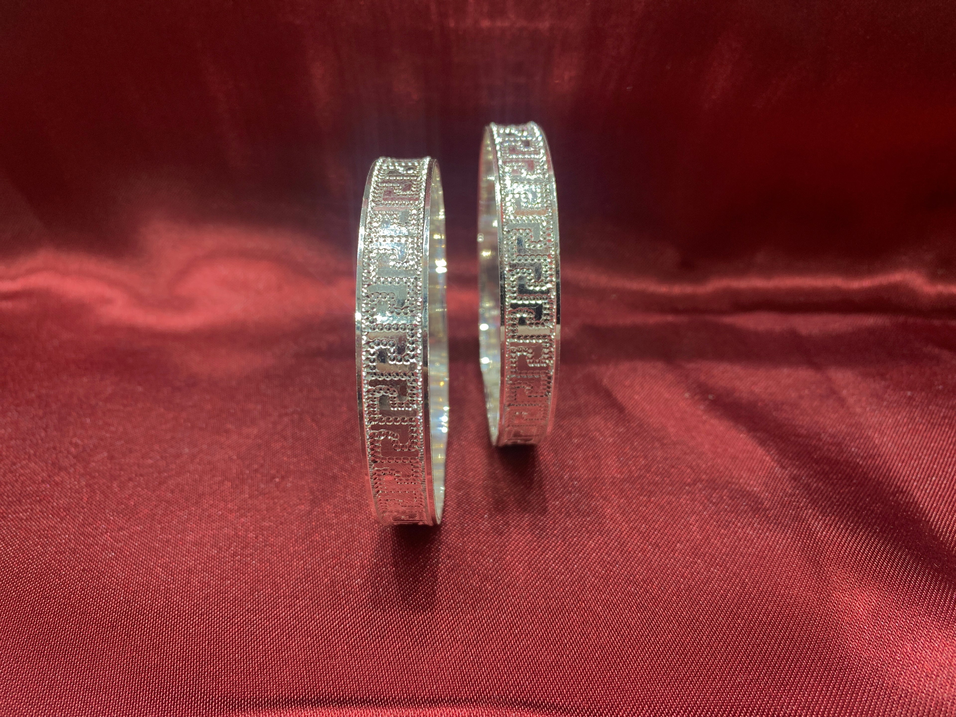 Traditional silver bangles B27