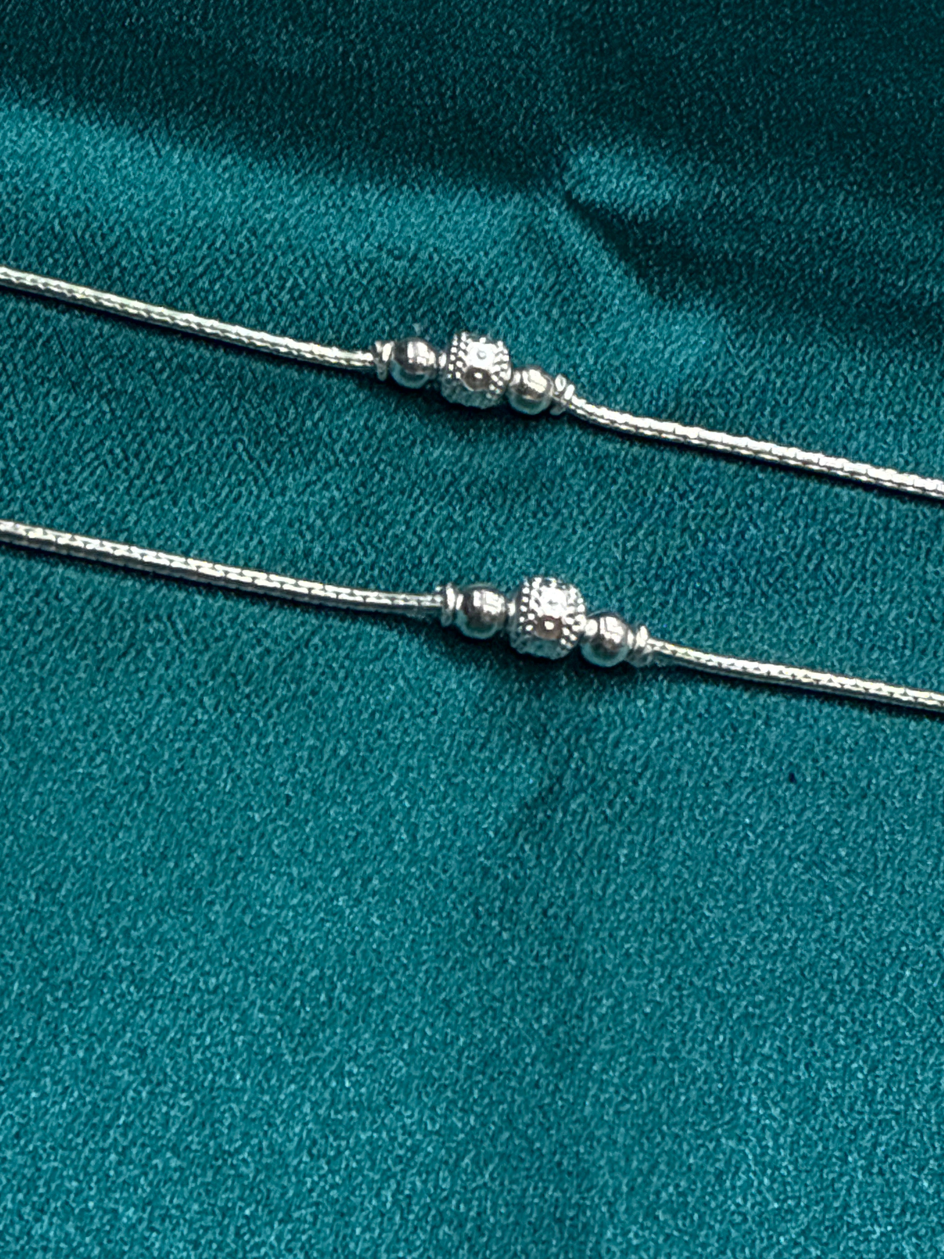 Kids fancy anklet with silver beads in the centre (1-2 year old)