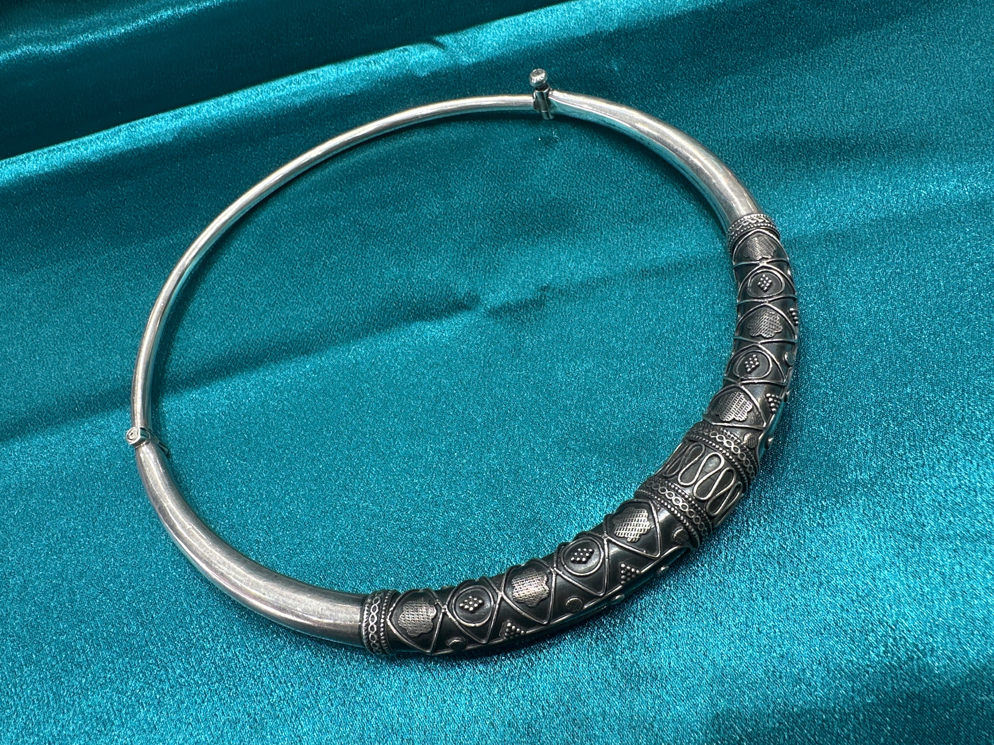 Antique Style Designer Silver necklace