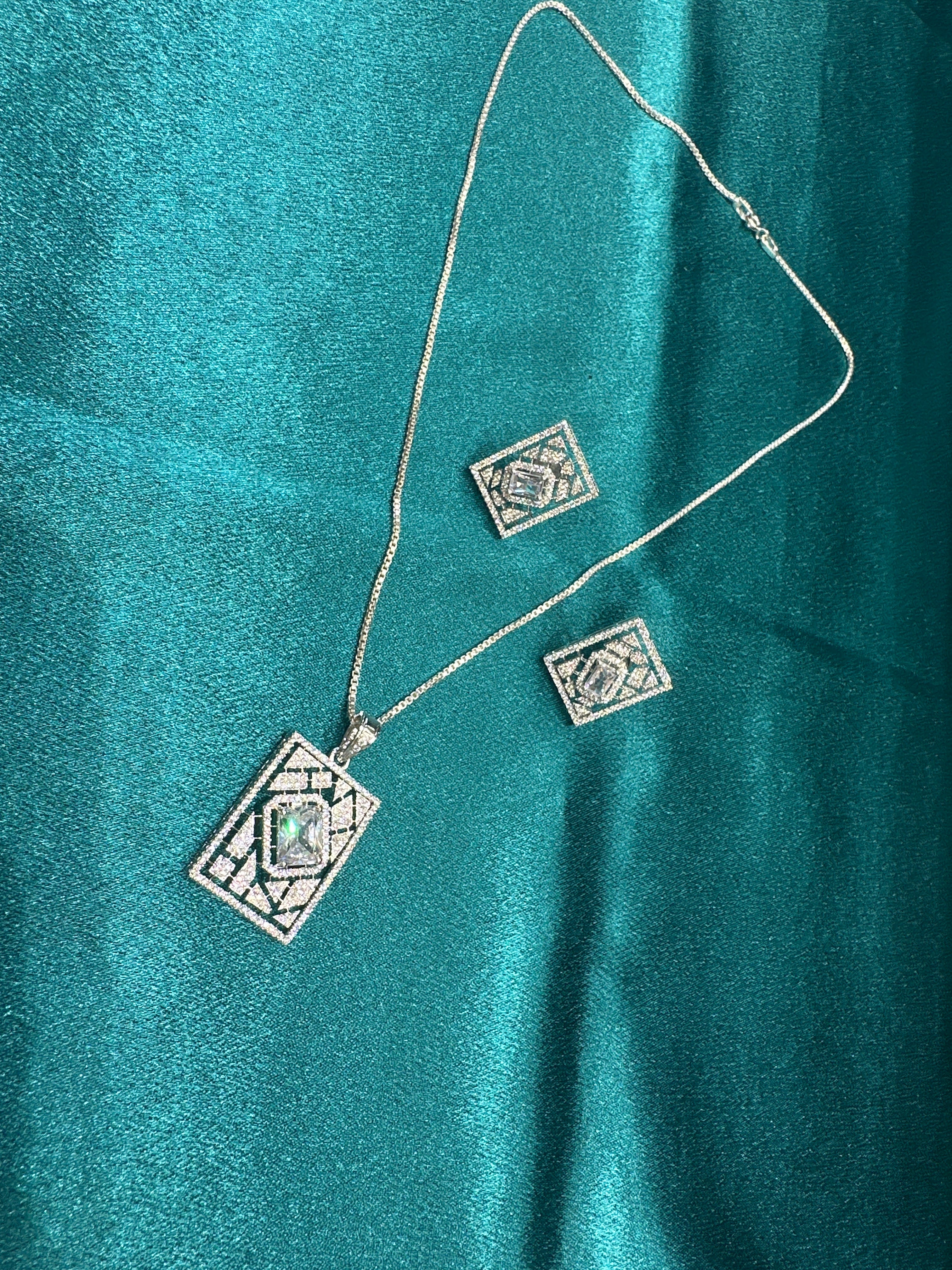 Women’s Fancy Silver pendant set