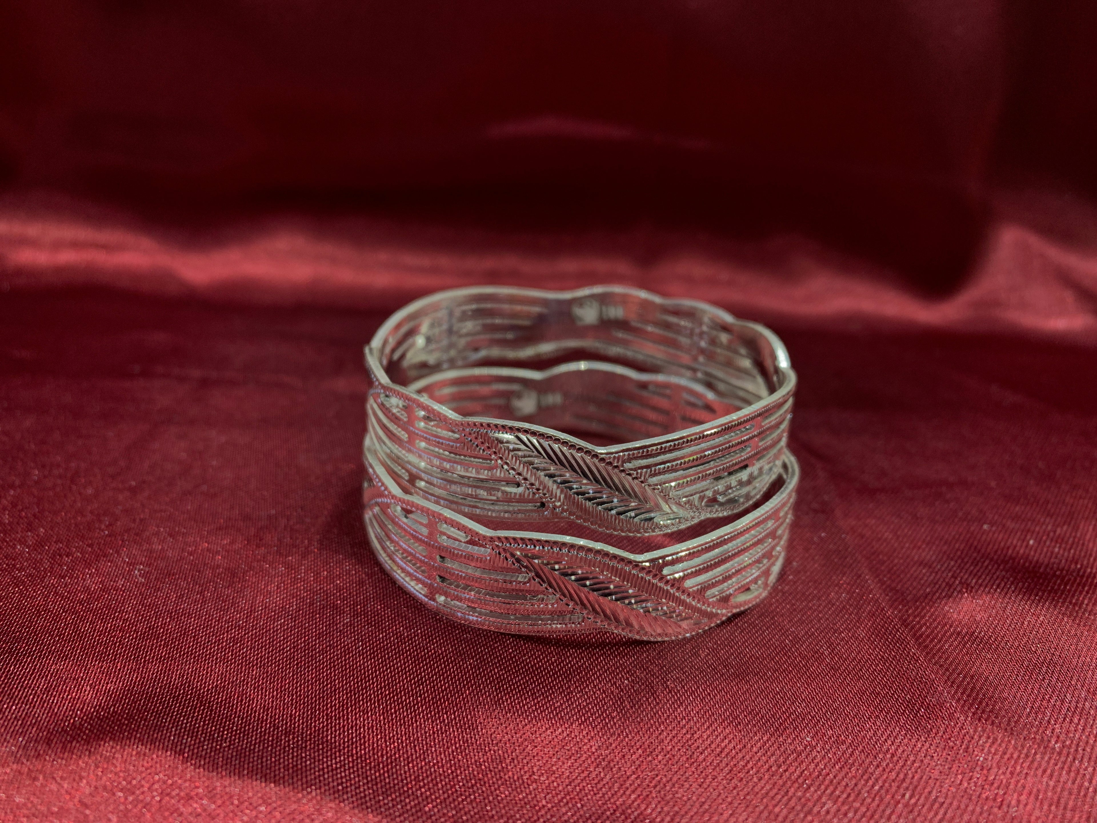 Traditional silver bangles B10