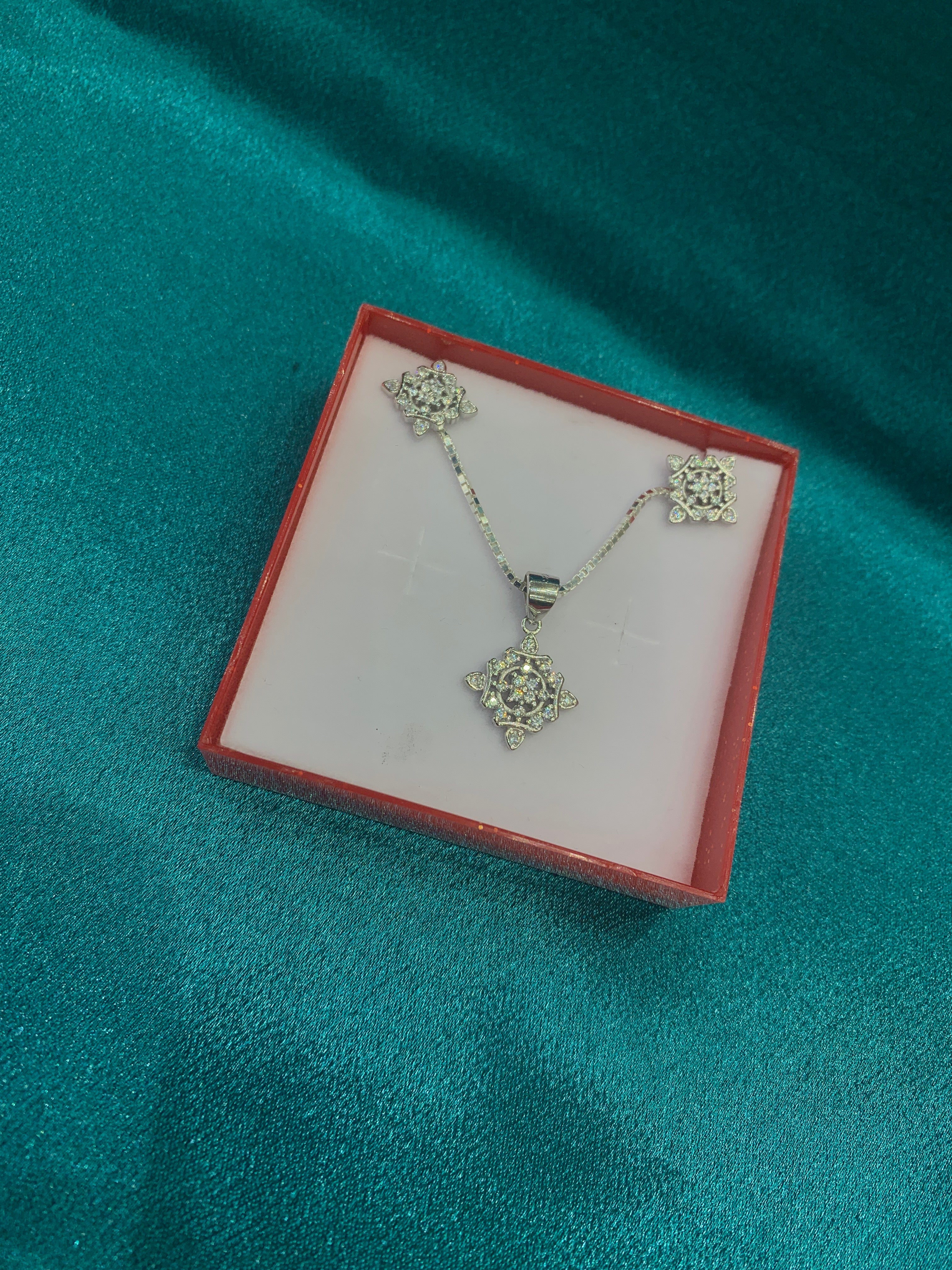 Women’s Fancy Silver pendant set