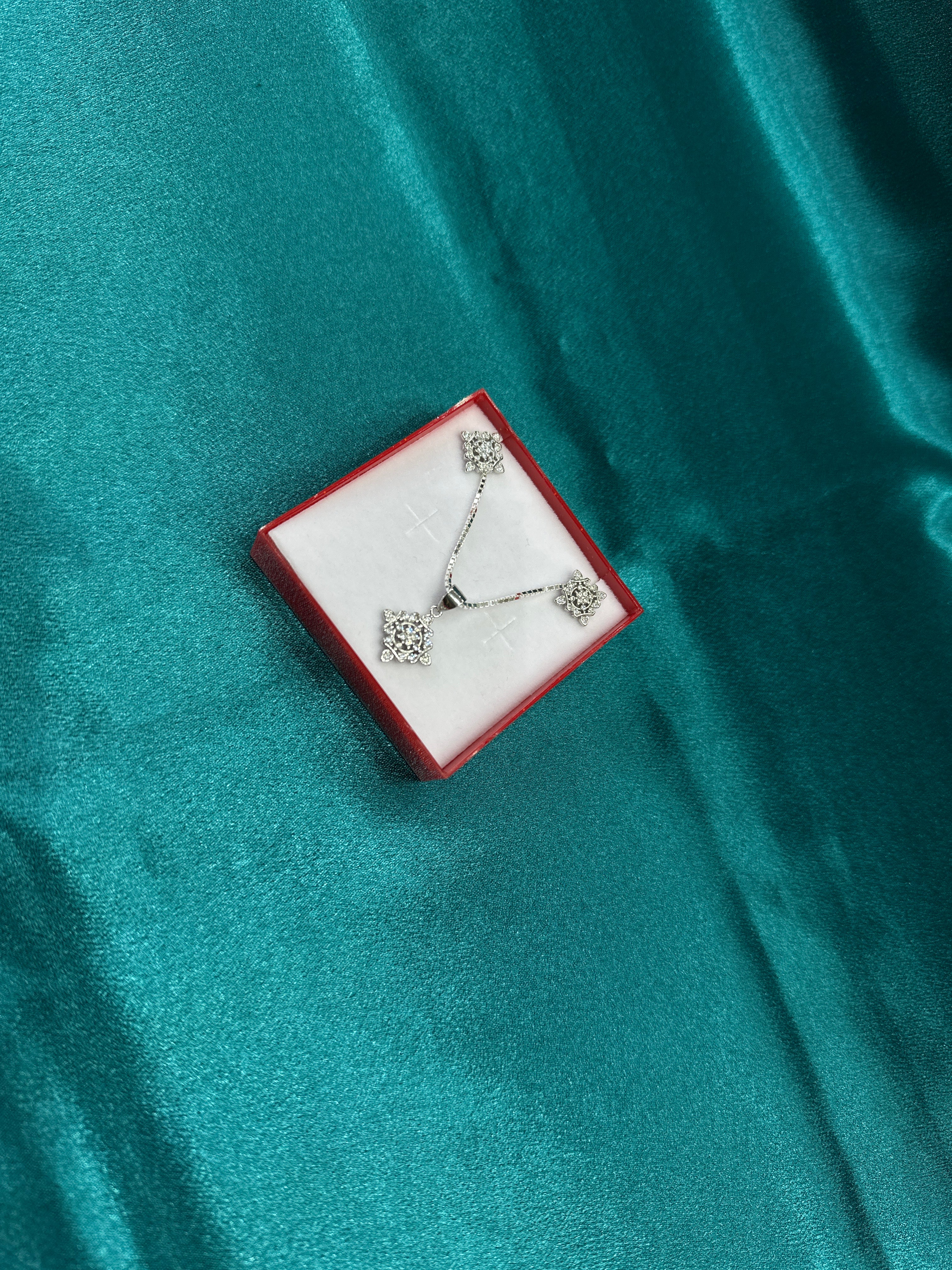 Women’s Fancy Silver pendant set