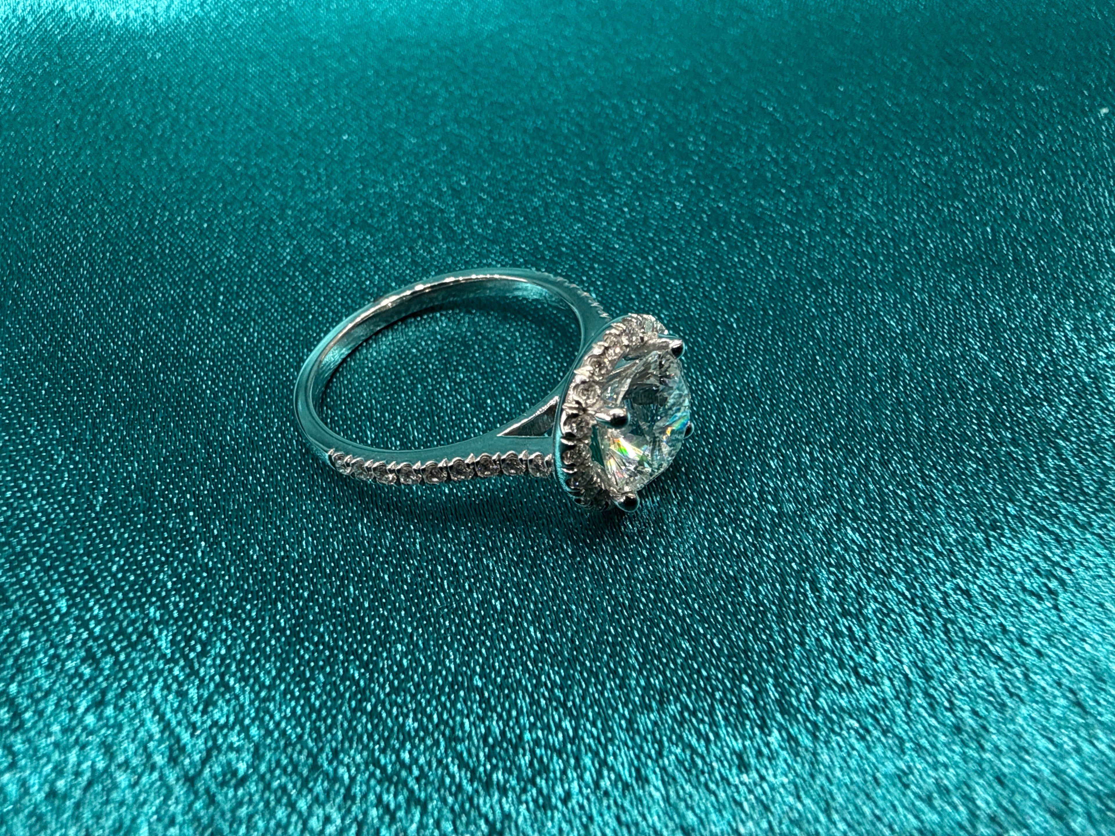VVS Diamond Round Brilliant Engagement Ring (2 carat)