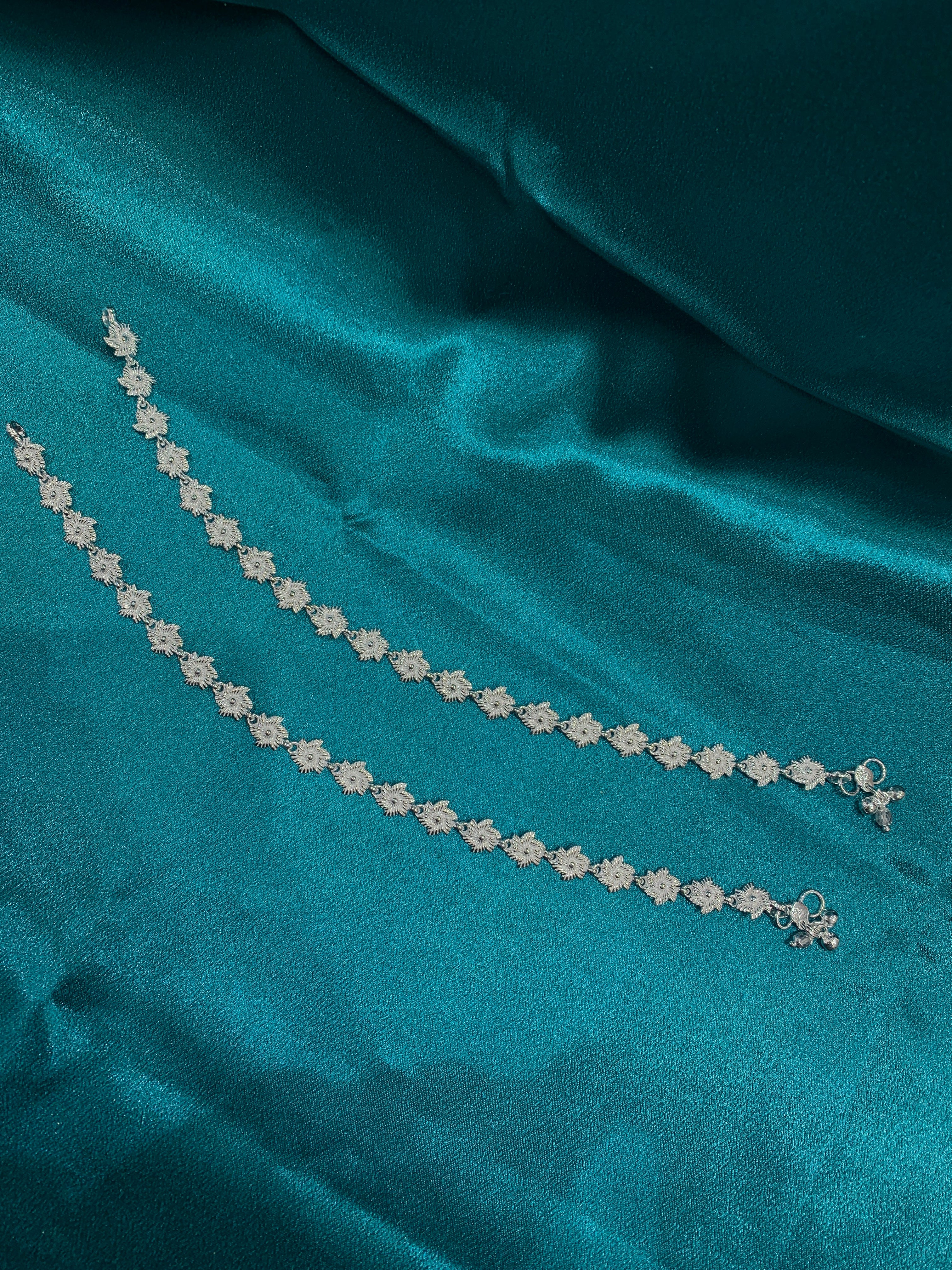 Fancy silver anklets in flower design