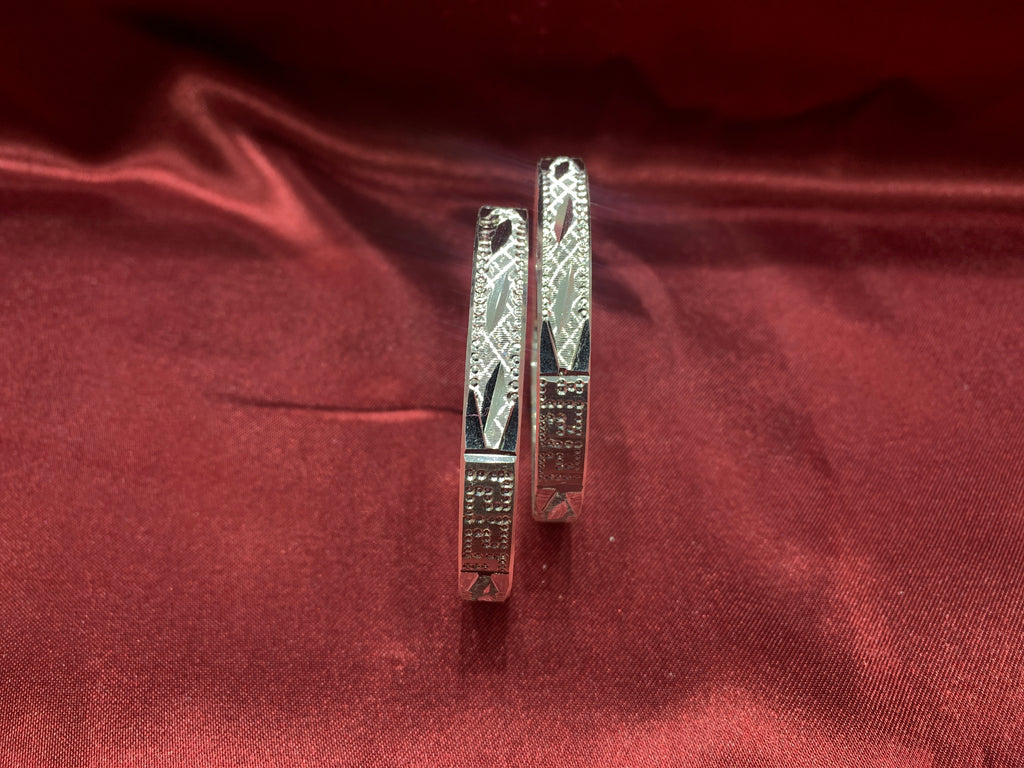 Traditional silver bangles B19