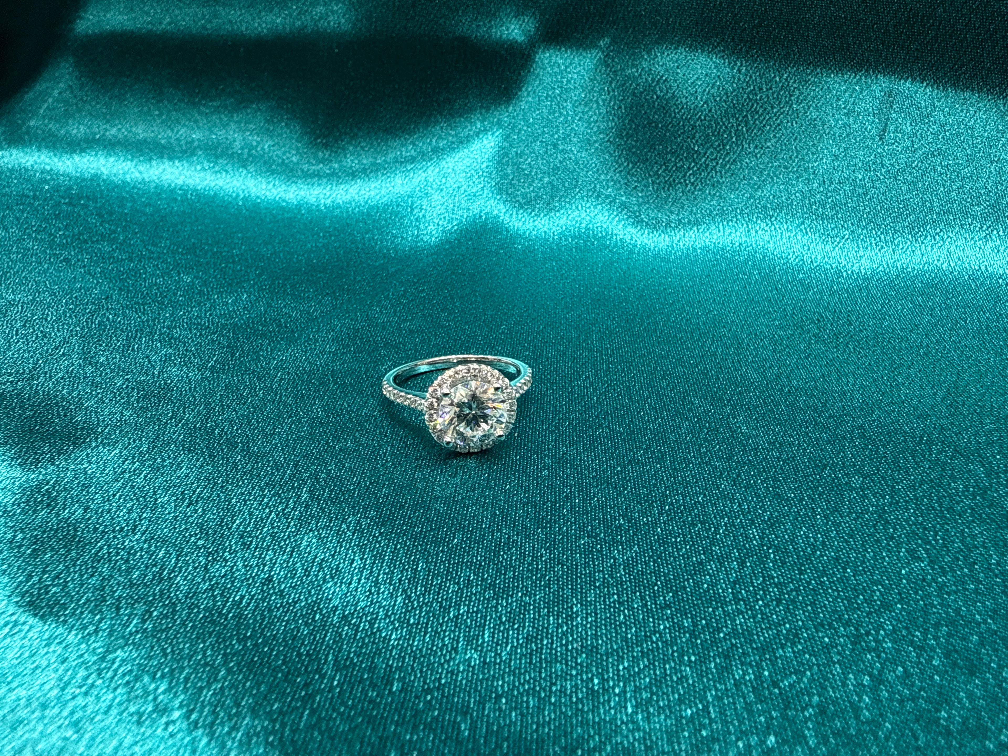 VVS Diamond Round Brilliant Engagement Ring (2 carat)