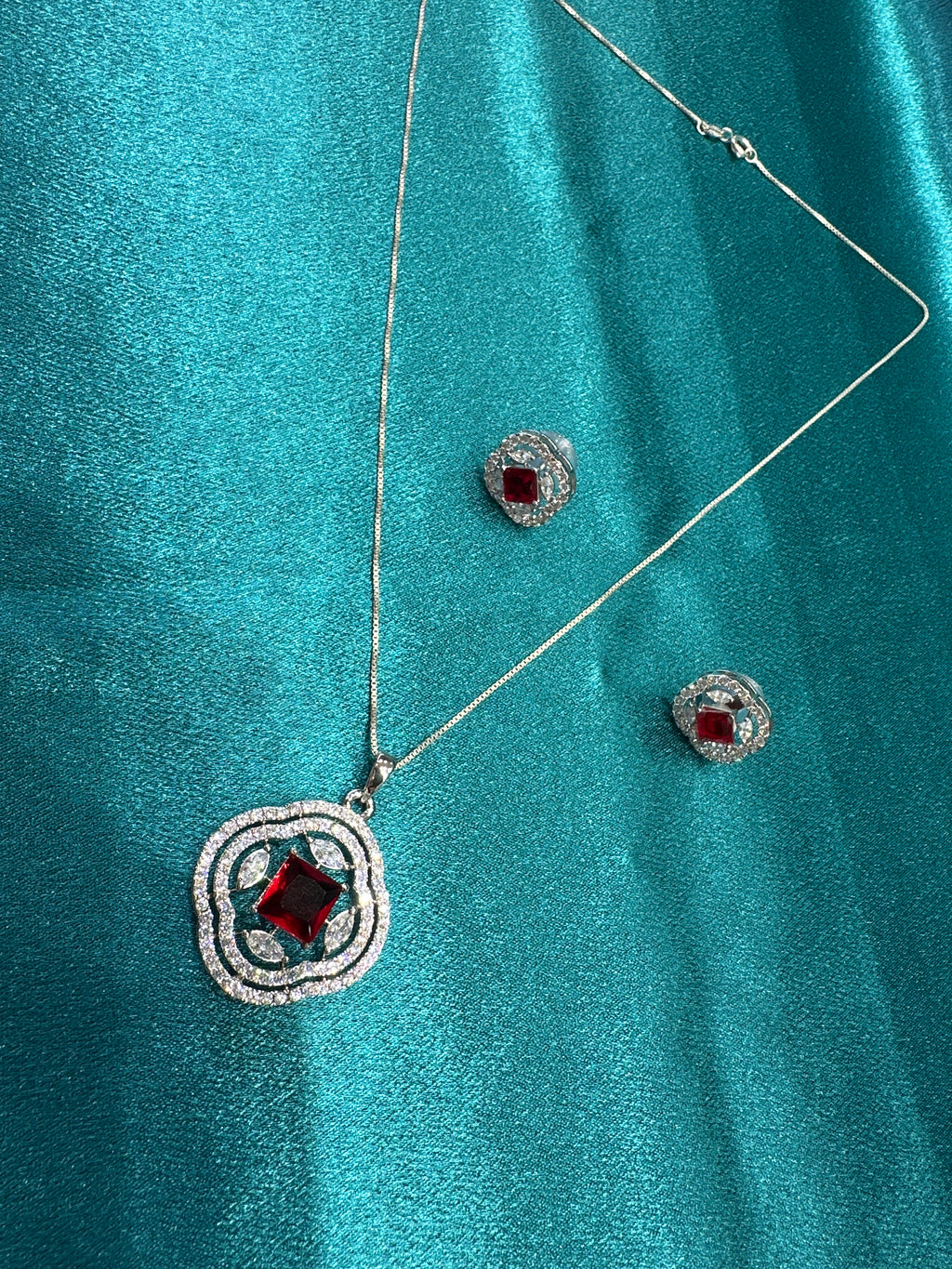 Women’s Fancy Silver pendant set