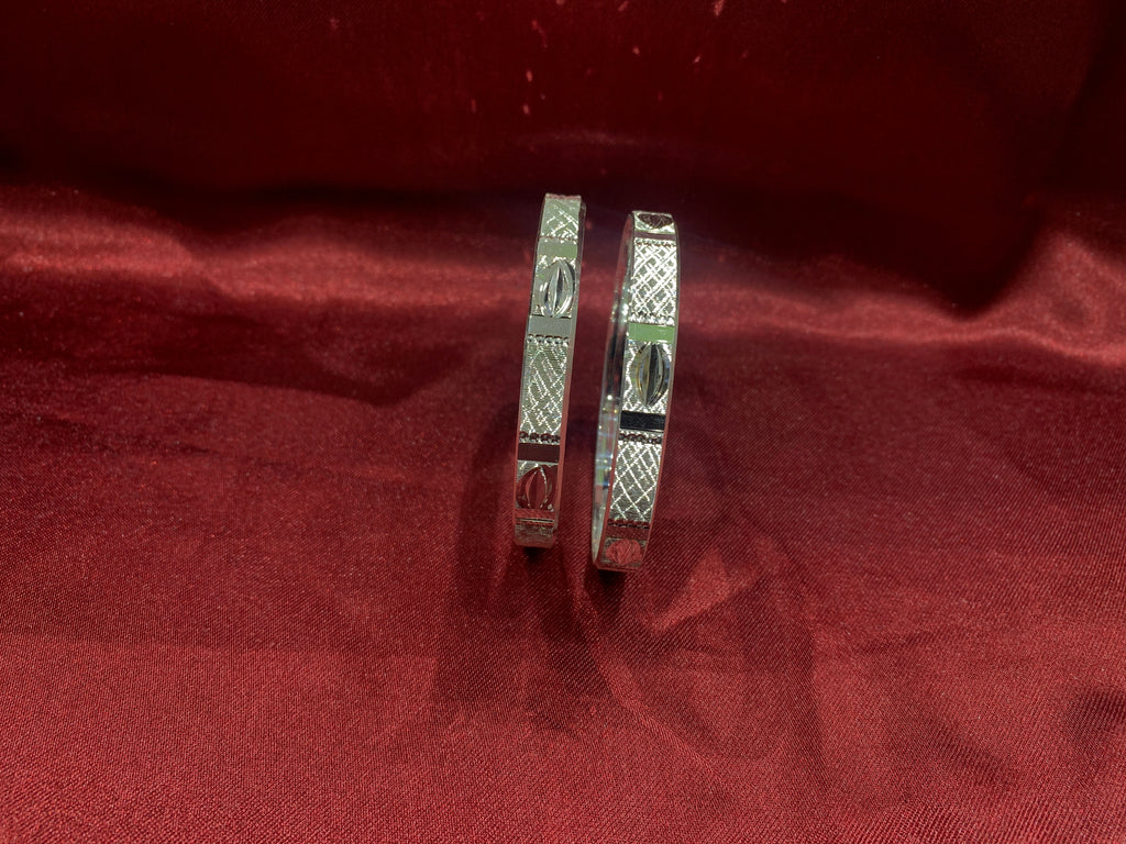 Traditional silver bangles B12