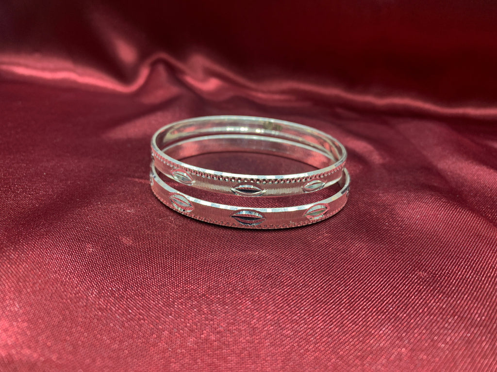 Traditional silver bangles B32